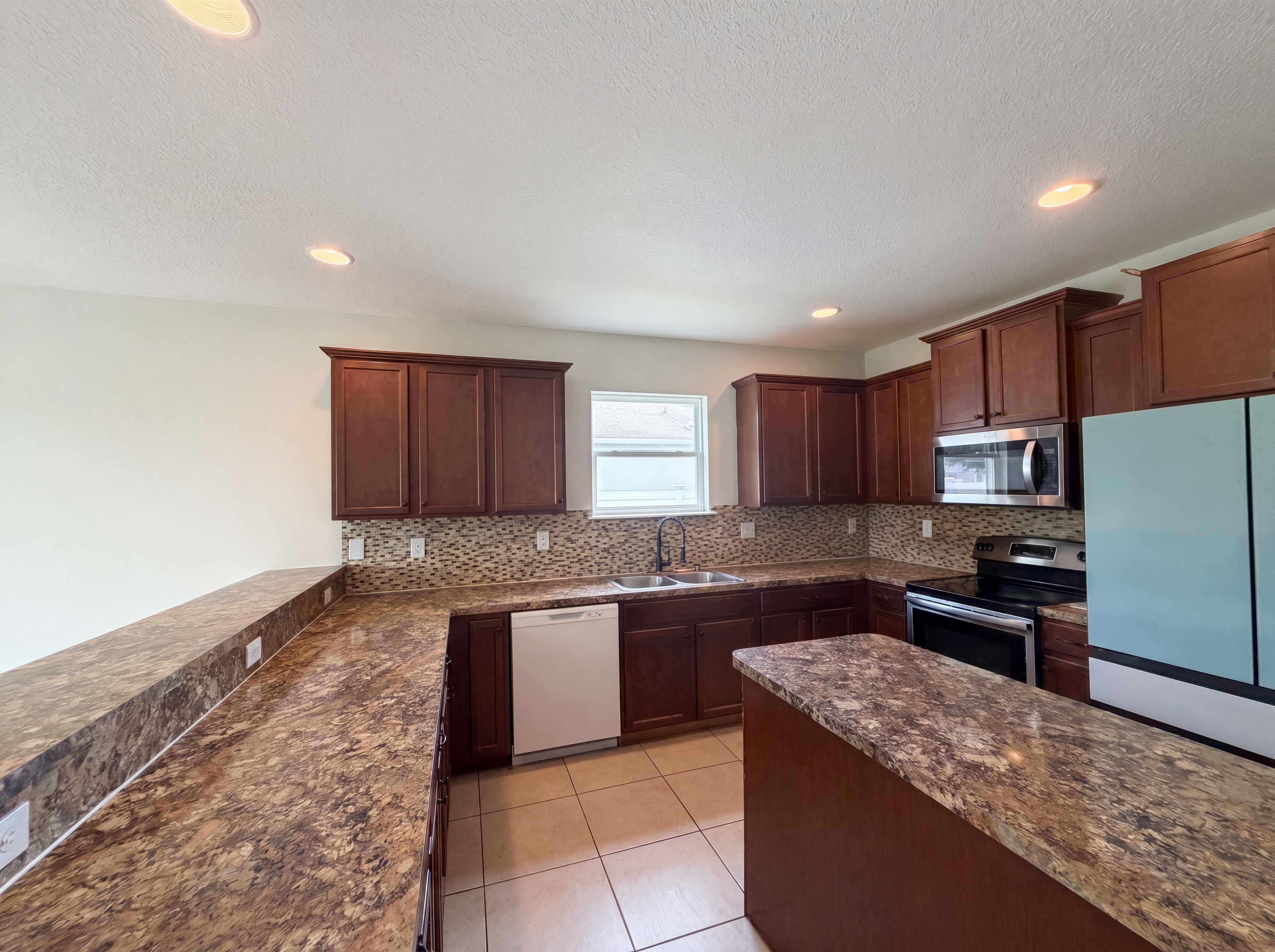 Photo 12 of 22 of 4876 Grassy Knoll Dr, Tavares, FL