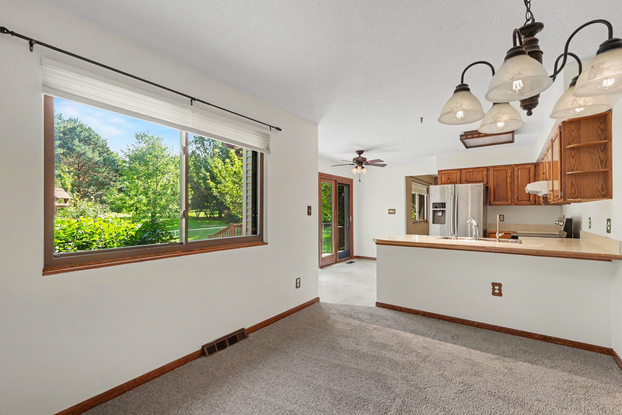 Photo 6 of 18 of 9875 Mentor Rd, Chardon, OH