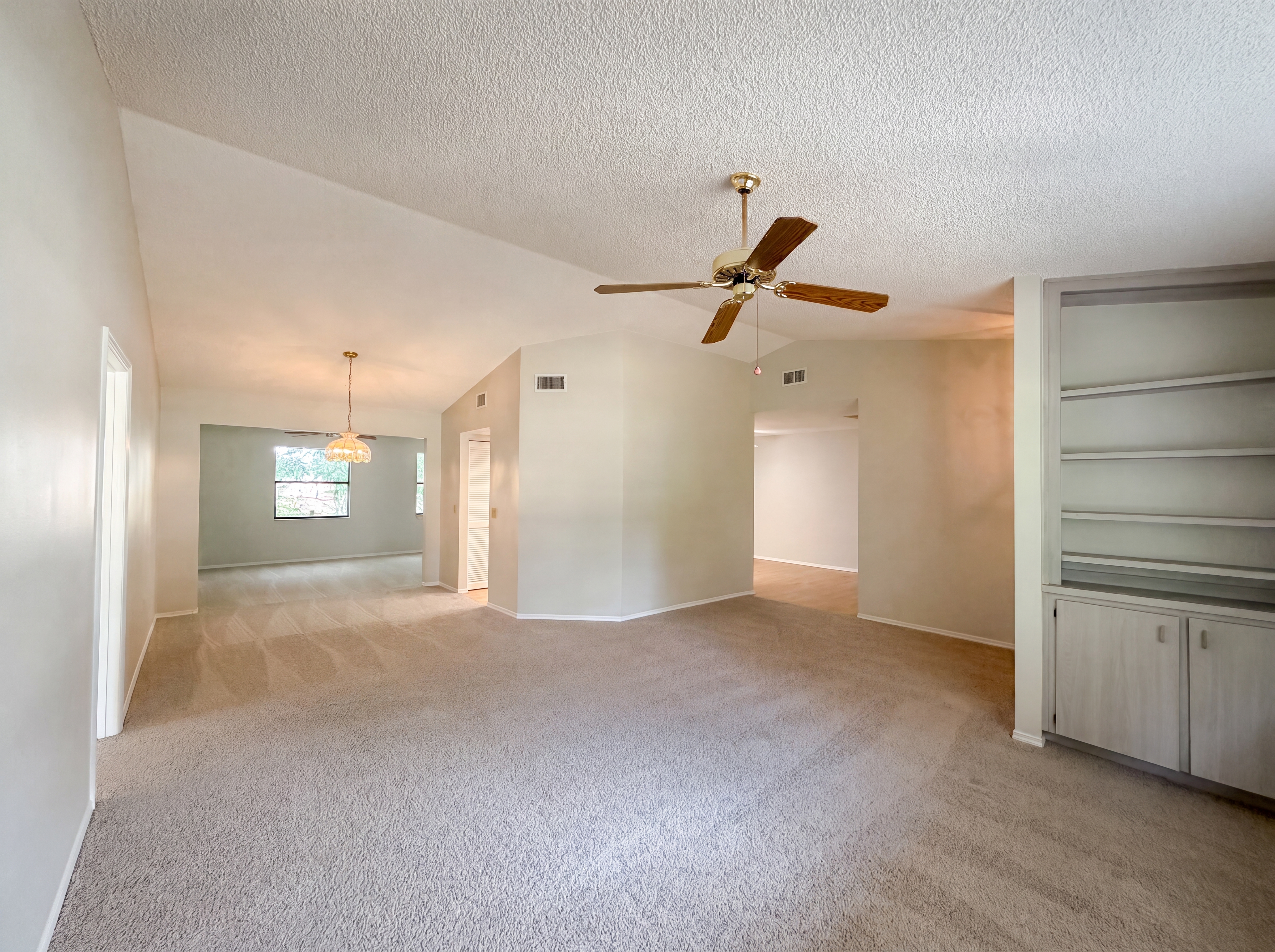 Photo 3 of 21 of 12620 Bay Hill Dr, Grand Island, FL