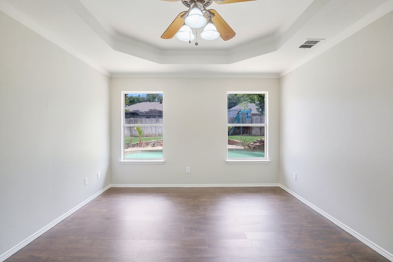 Photo 14 of 27 - 923 Silver Streak Dr, Saginaw, TX 76131
