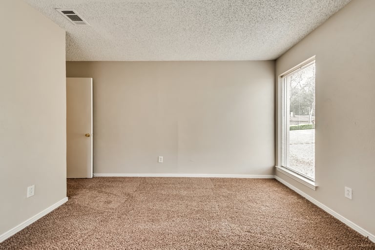 Photo 26 of 32 - 4606 Ashbrook Rd, Dallas, TX 75227
