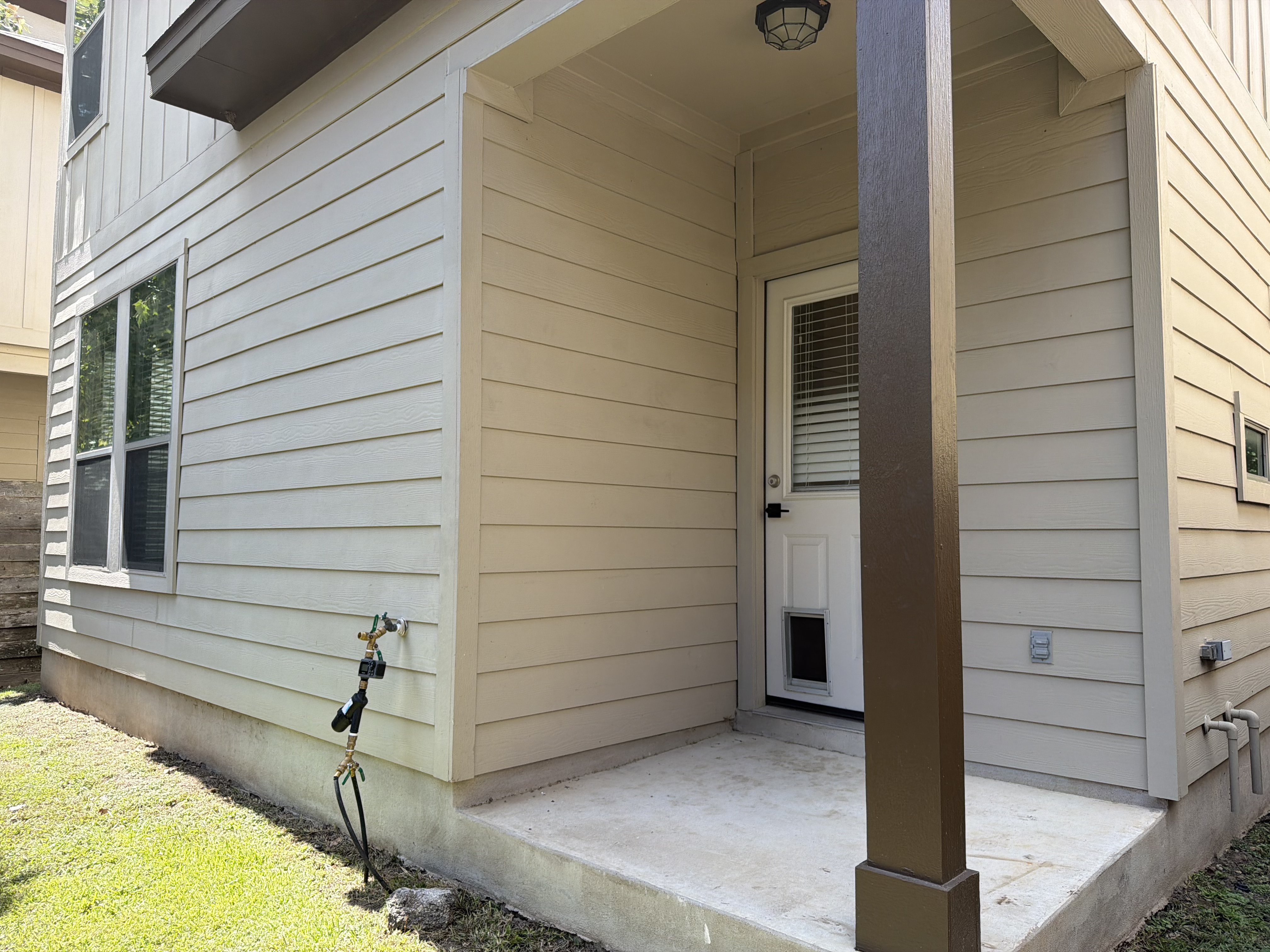 Photo 5 of 27 of 2101 Rivers Edge Way, Austin, TX