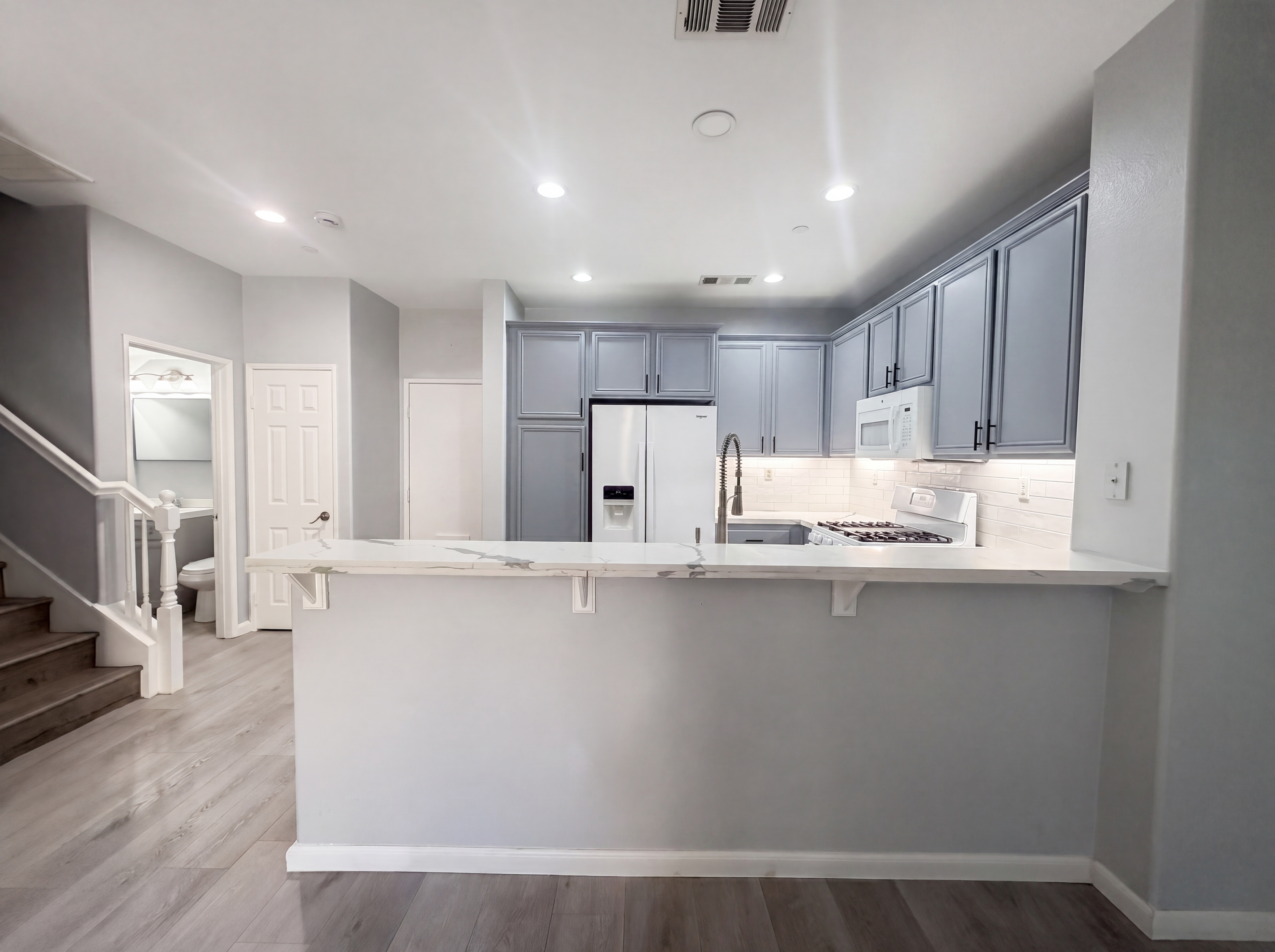 Photo 6 of 17 of 1800 E Lakeshore Dr, Lake Elsinore, CA