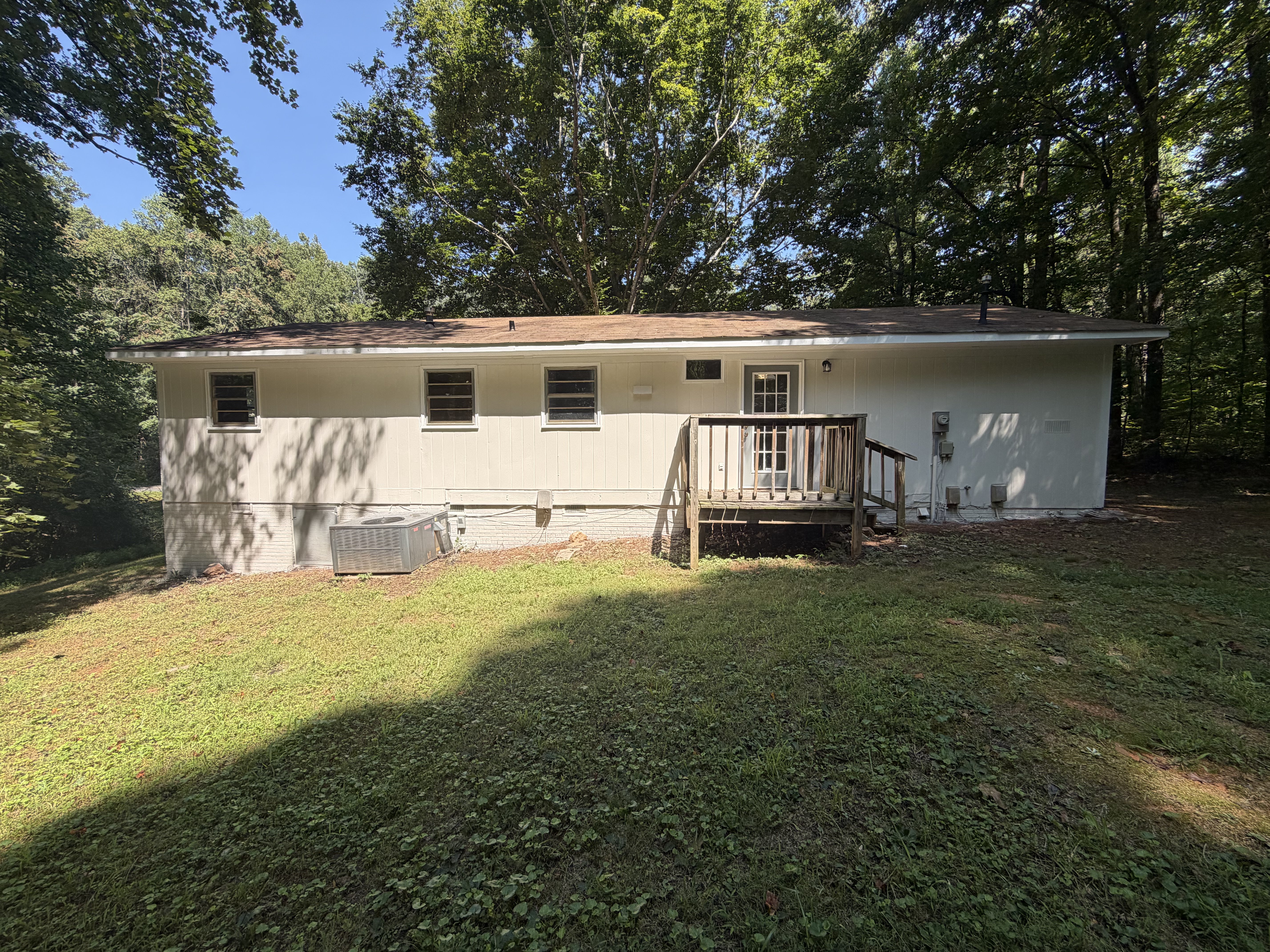 Photo 5 of 17 of 6220 Paylor St, Mebane, NC