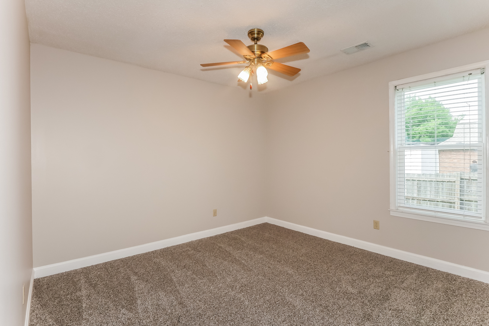 Photo 4 of 21 of 4635 Shadow Field Ln, Bartlett, TN