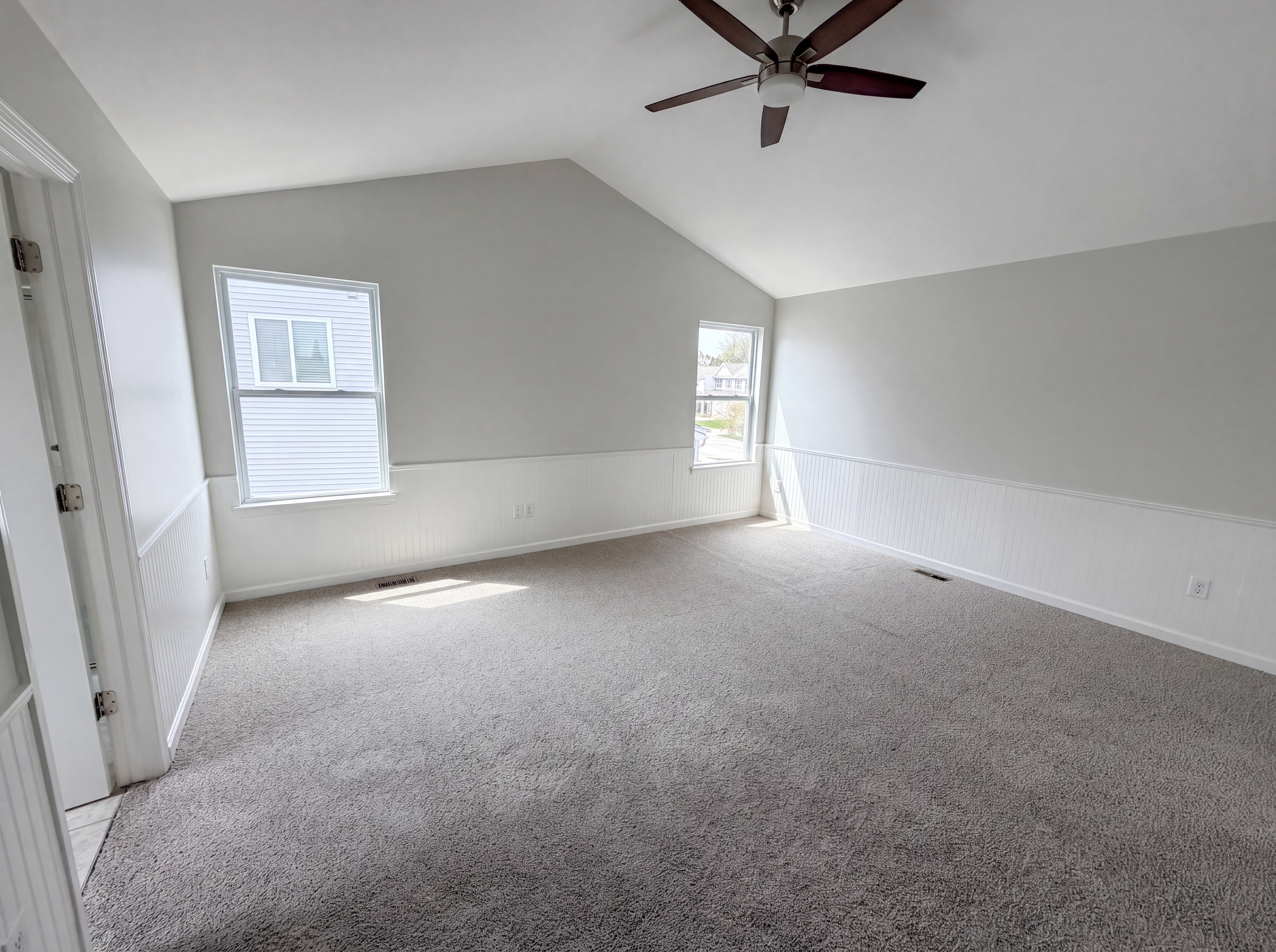 Photo 4 of 44 of 42824 Greystone Dr, Sterling Heights, MI
