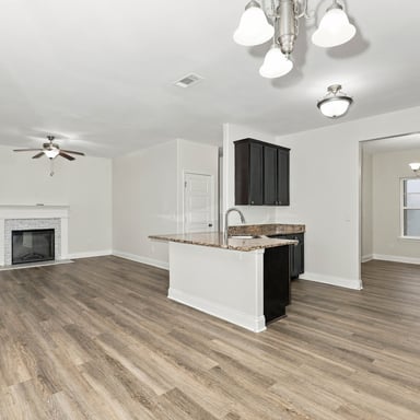 Property photo 2 of 210 Glenview Trl