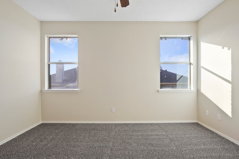 Photo 11 of 25 - 6337 Downeast Dr, Fort Worth, TX 76179