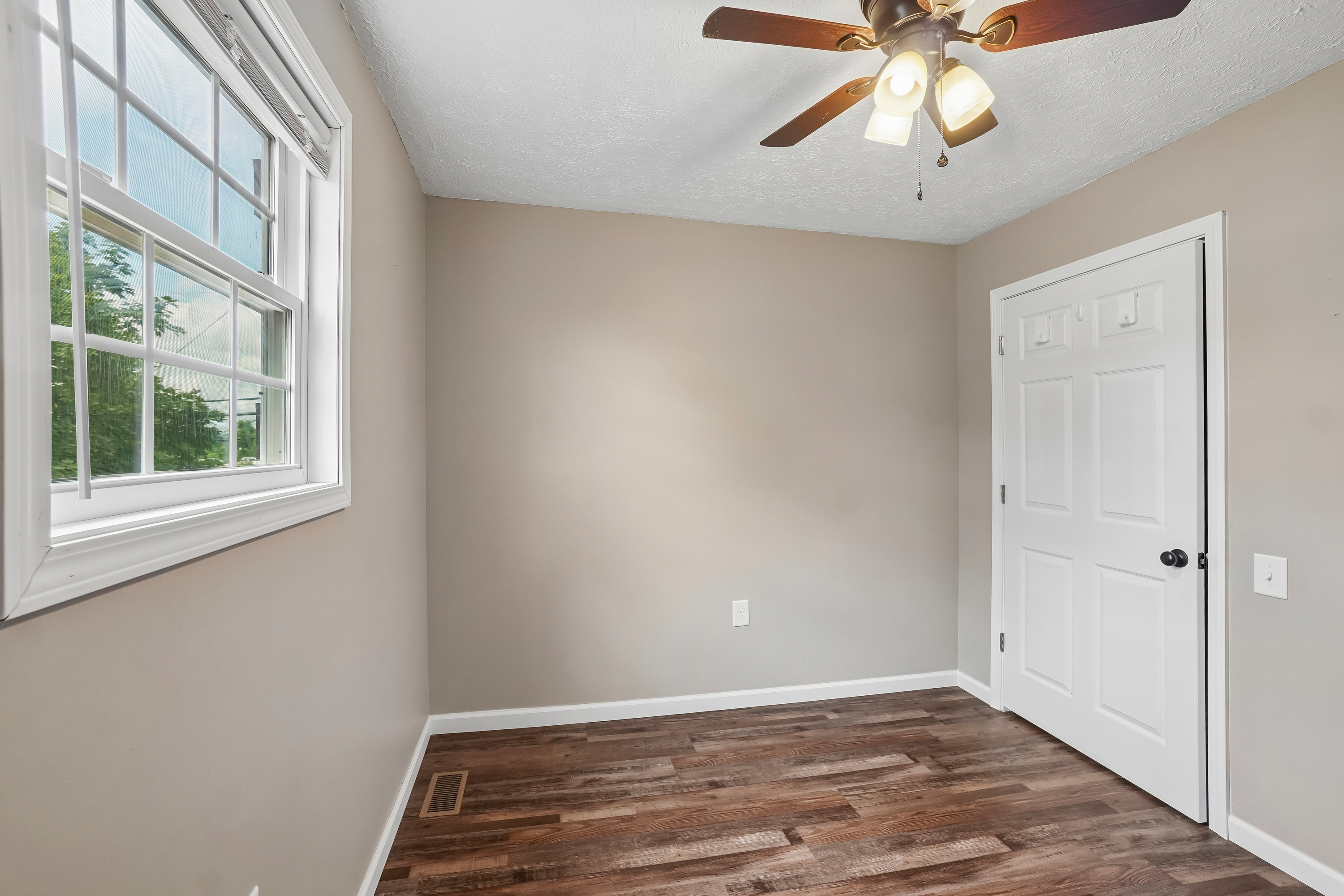 Photo 18 of 36 of 807 Hilltop Dr, Greeneville, TN