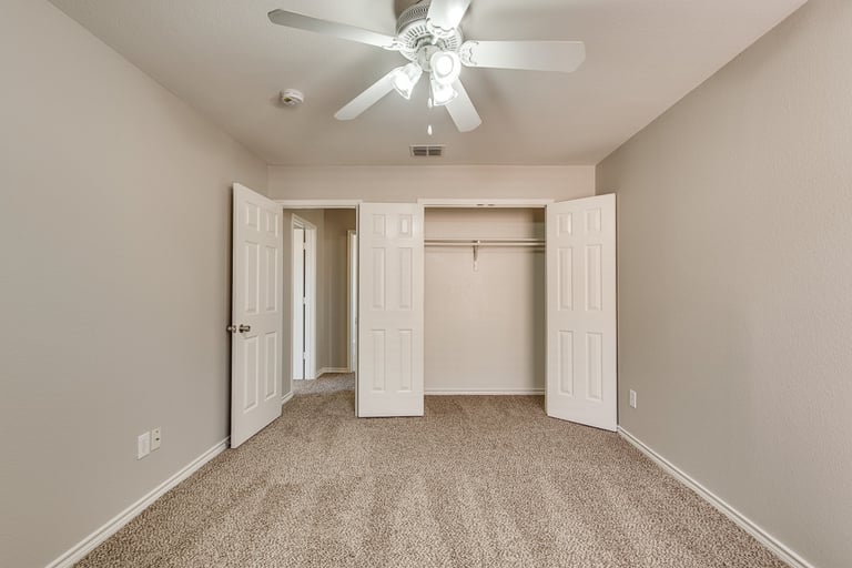 Photo 31 of 34 - 3020 Walnut Ridge Ln, Mesquite, TX 75181