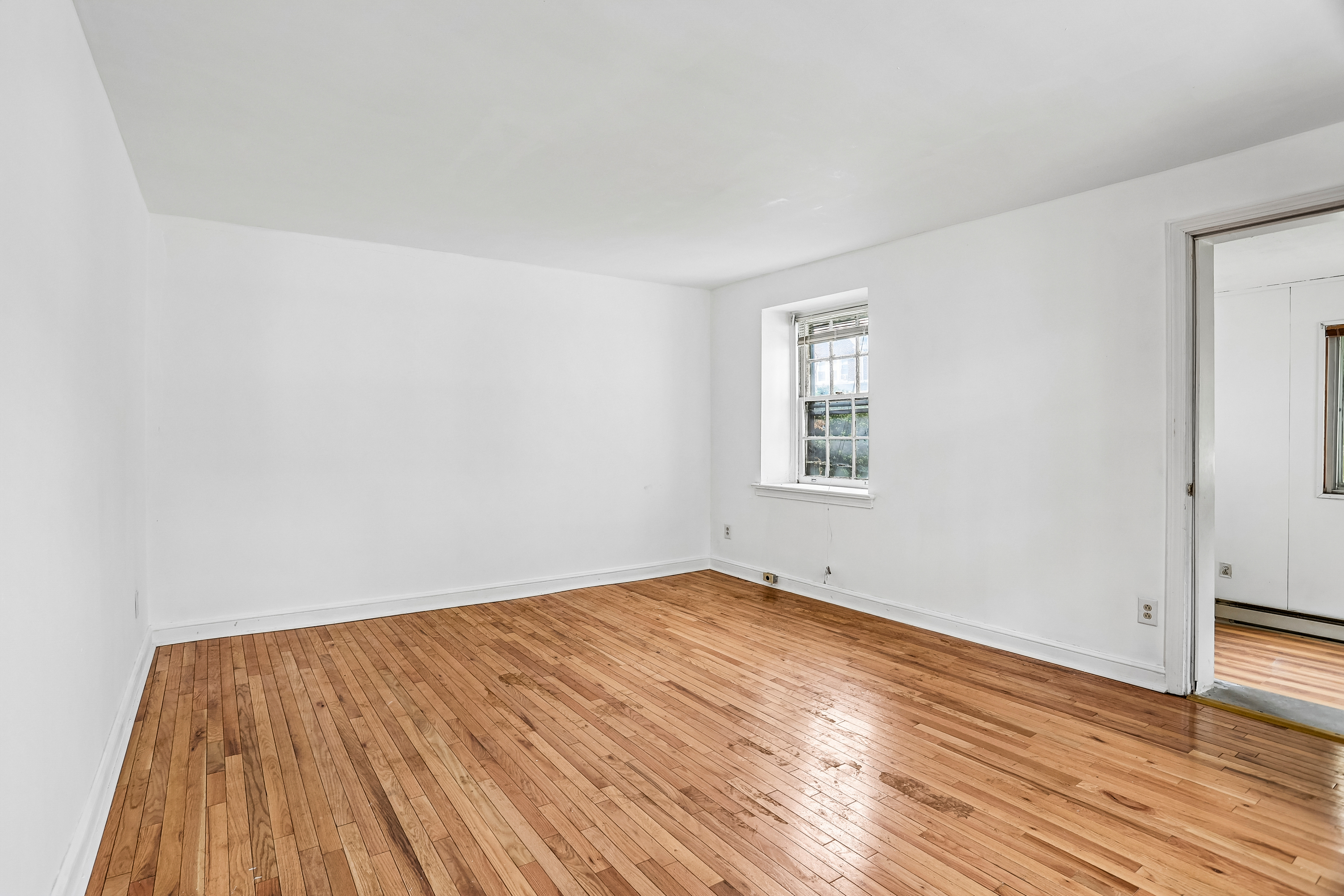 Photo 11 of 45 of 727 Cypress St, Lansdowne, PA