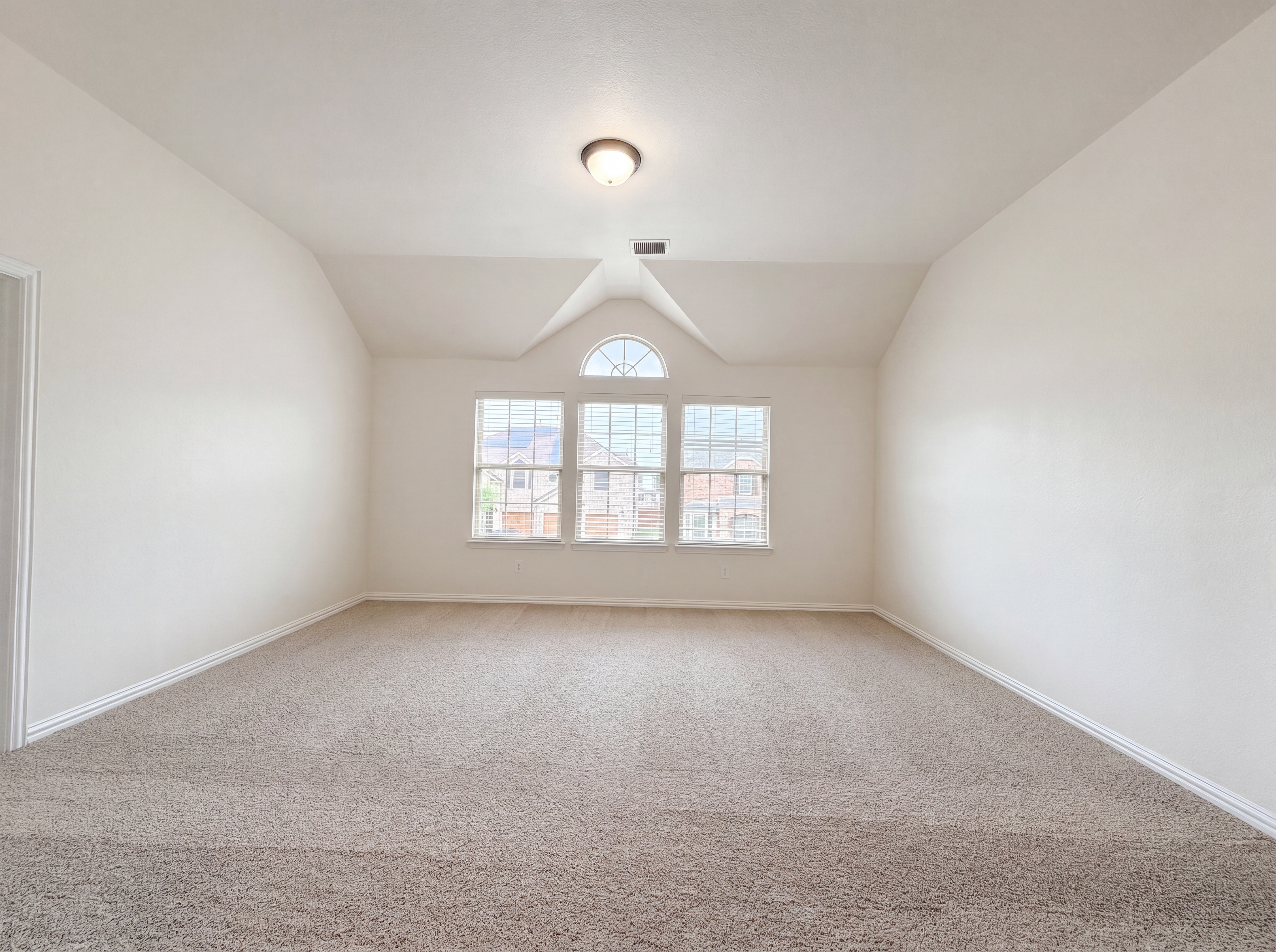 Photo 17 of 29 of 2948 Almansa, Grand Prairie, TX