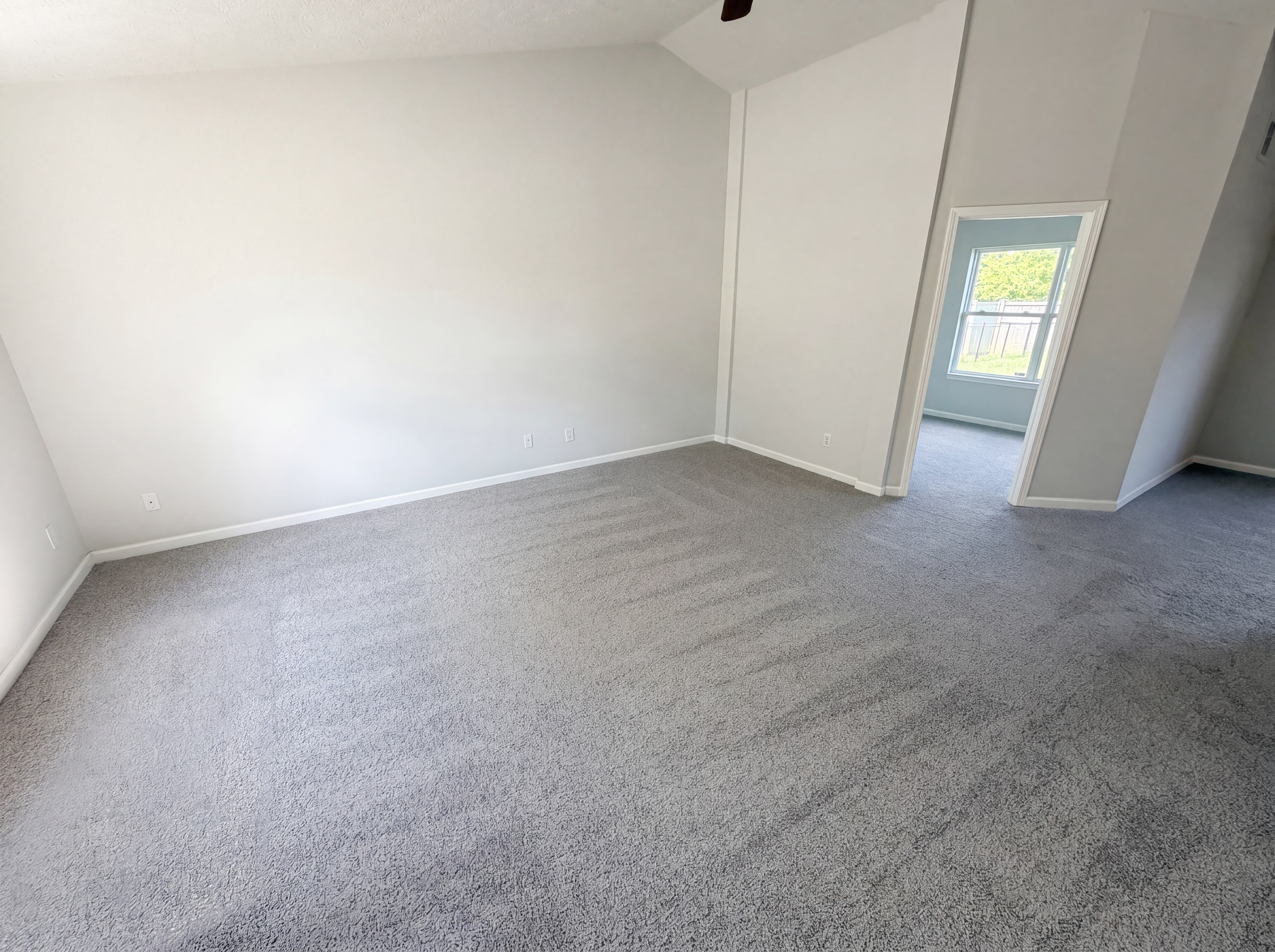 Photo 8 of 22 of 4322 Rhapsody Ln, Indianapolis, IN