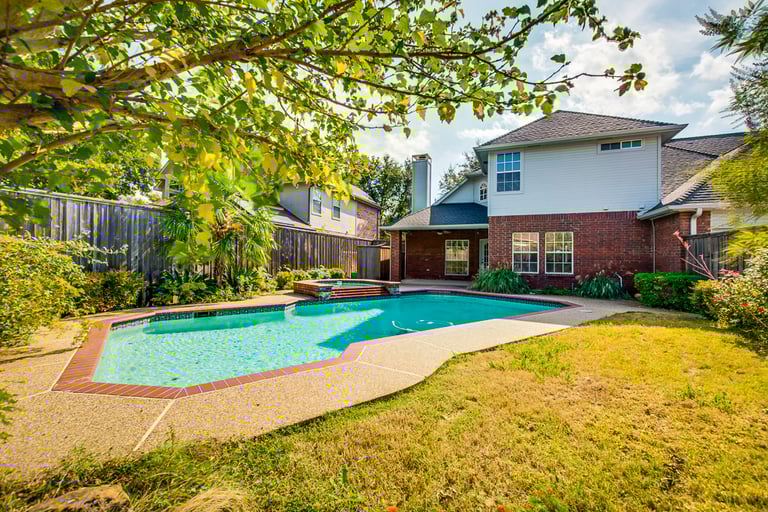 Photo 5 of 38 - 404 Pecan Hollow Dr, Coppell, TX 75019