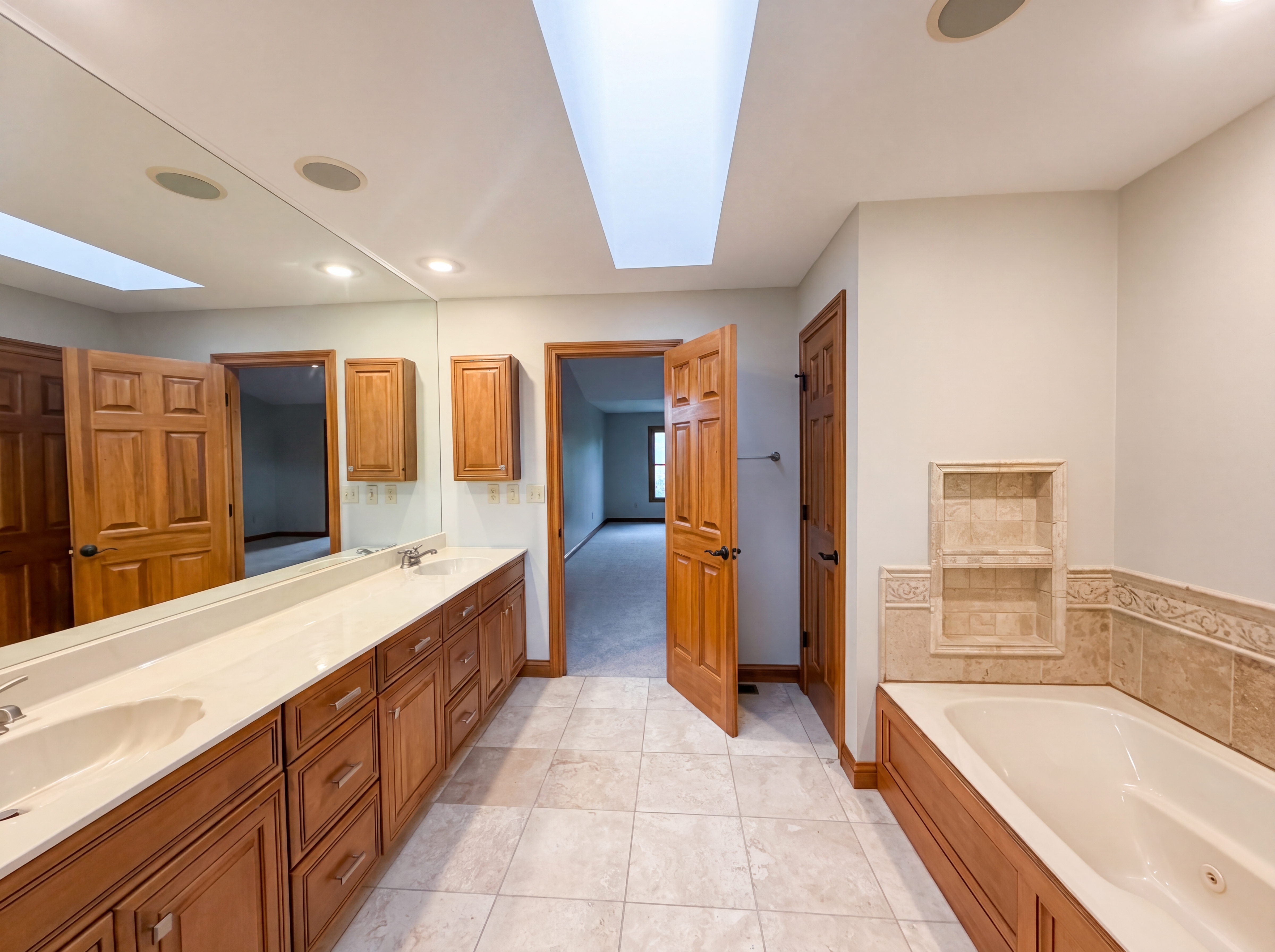 Photo 6 of 40 of 4758 Carriage Dr, Mason, OH
