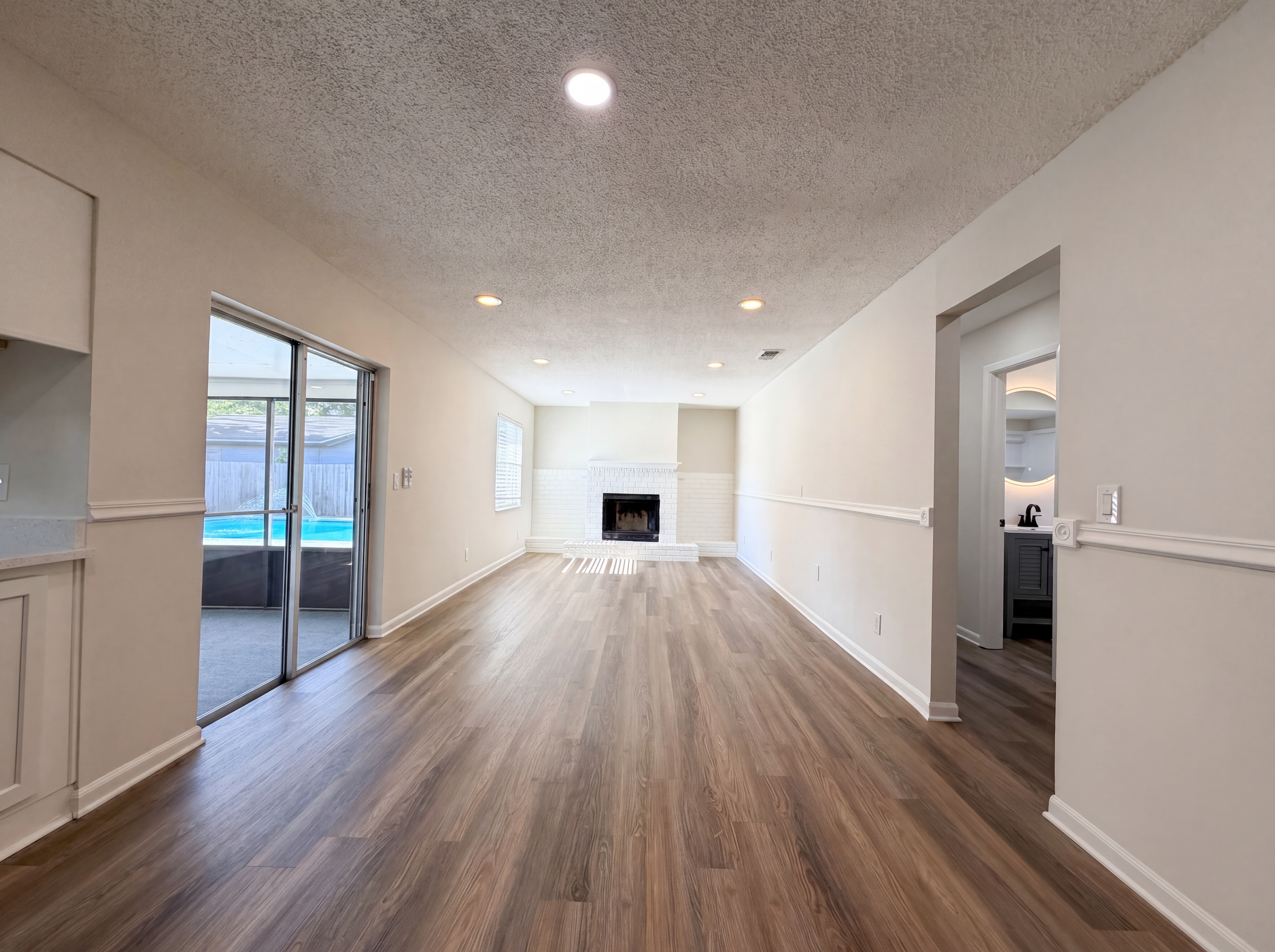 Photo 8 of 22 of 8351 Kipling Ct, Jacksonville, FL