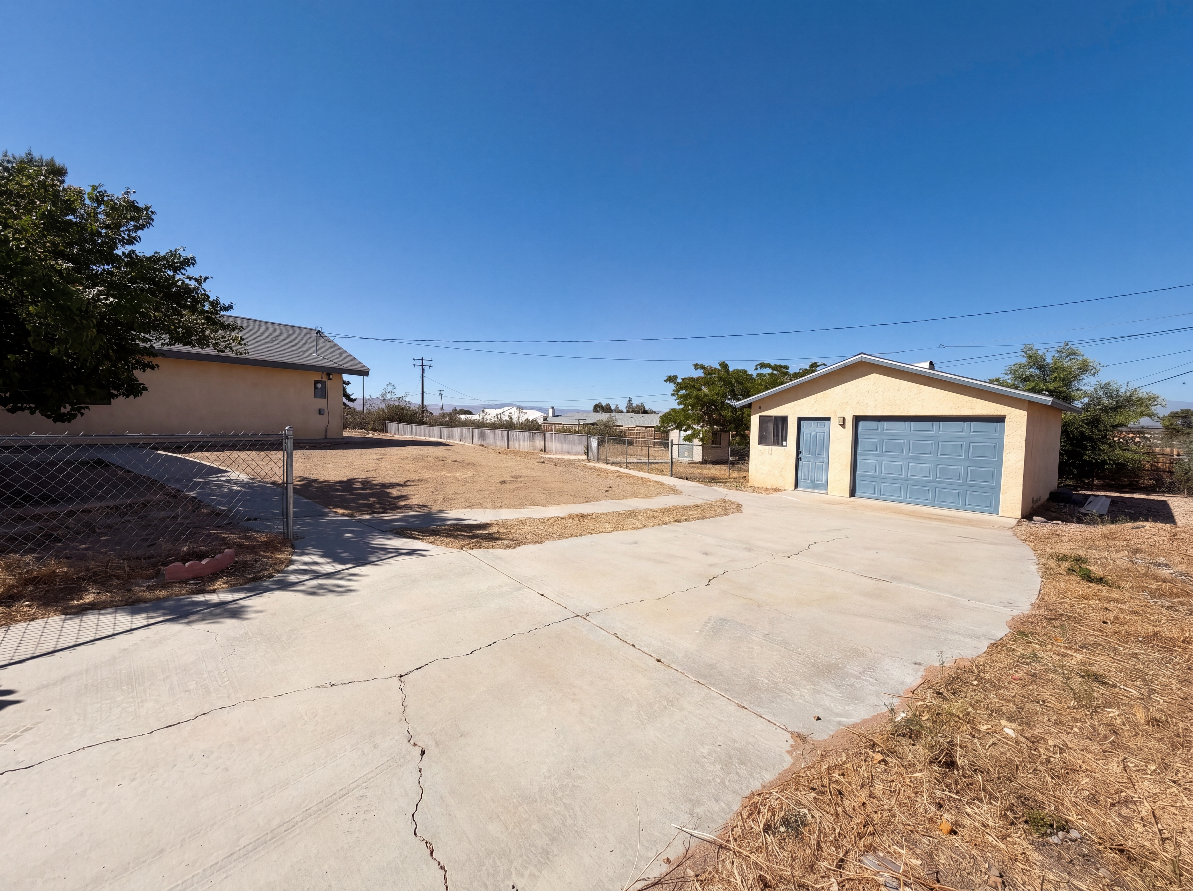 Photo 5 of 29 of 15852 Mandan Rd, Apple Valley, CA