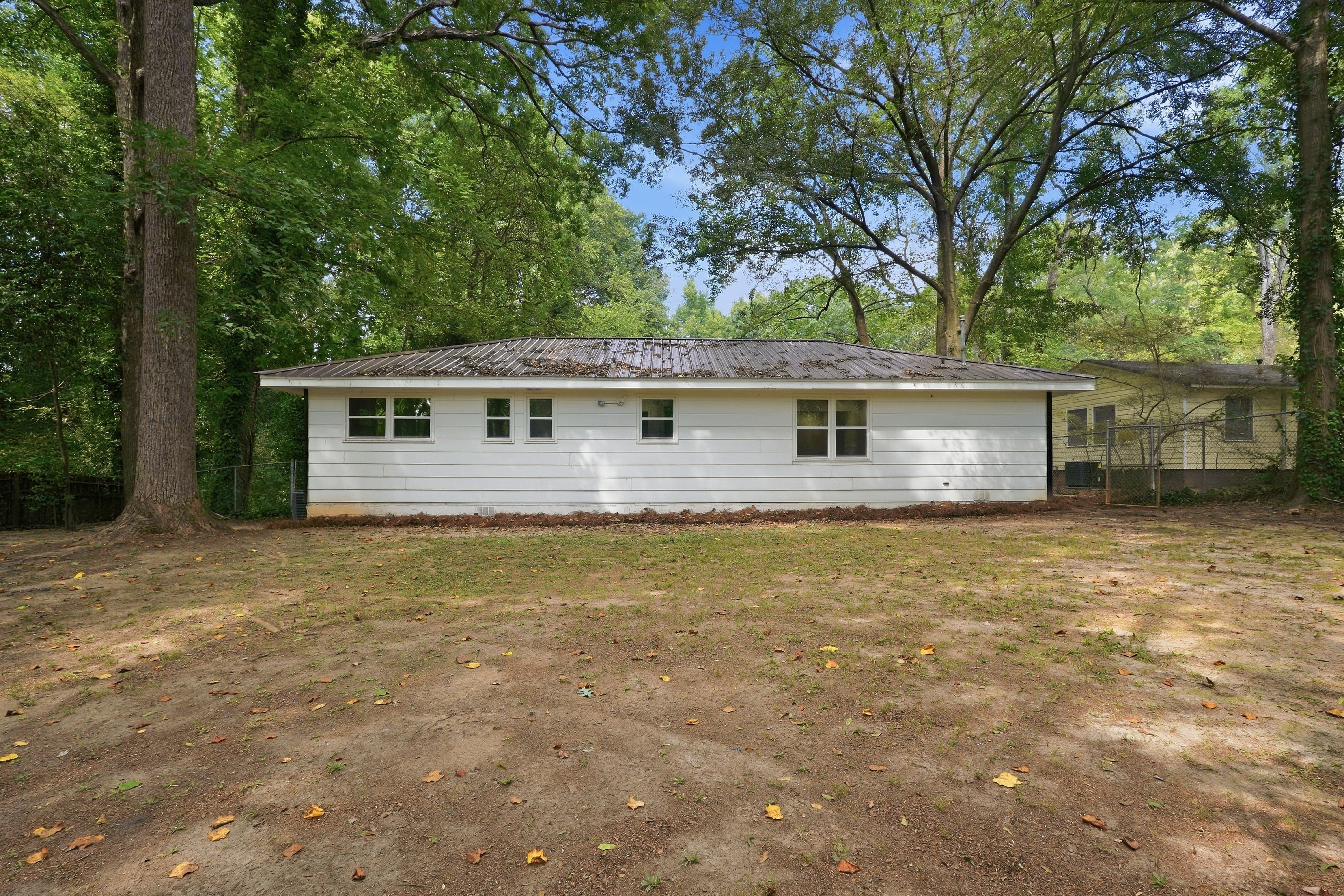 Photo 5 of 15 of 4059 Canby Ln, Decatur, GA