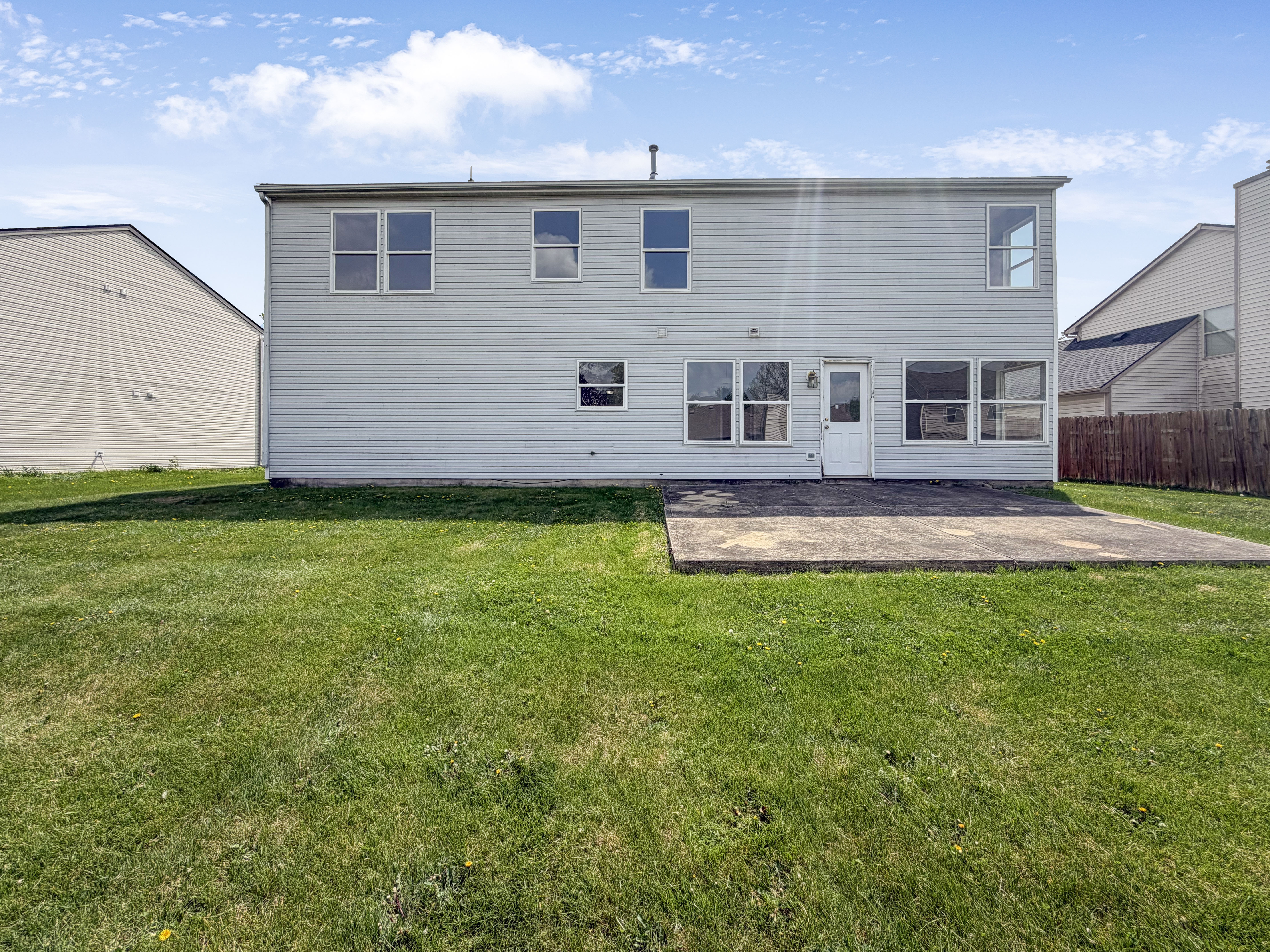 Photo 5 of 31 of 10142 Sandcherry Ln, Indianapolis, IN