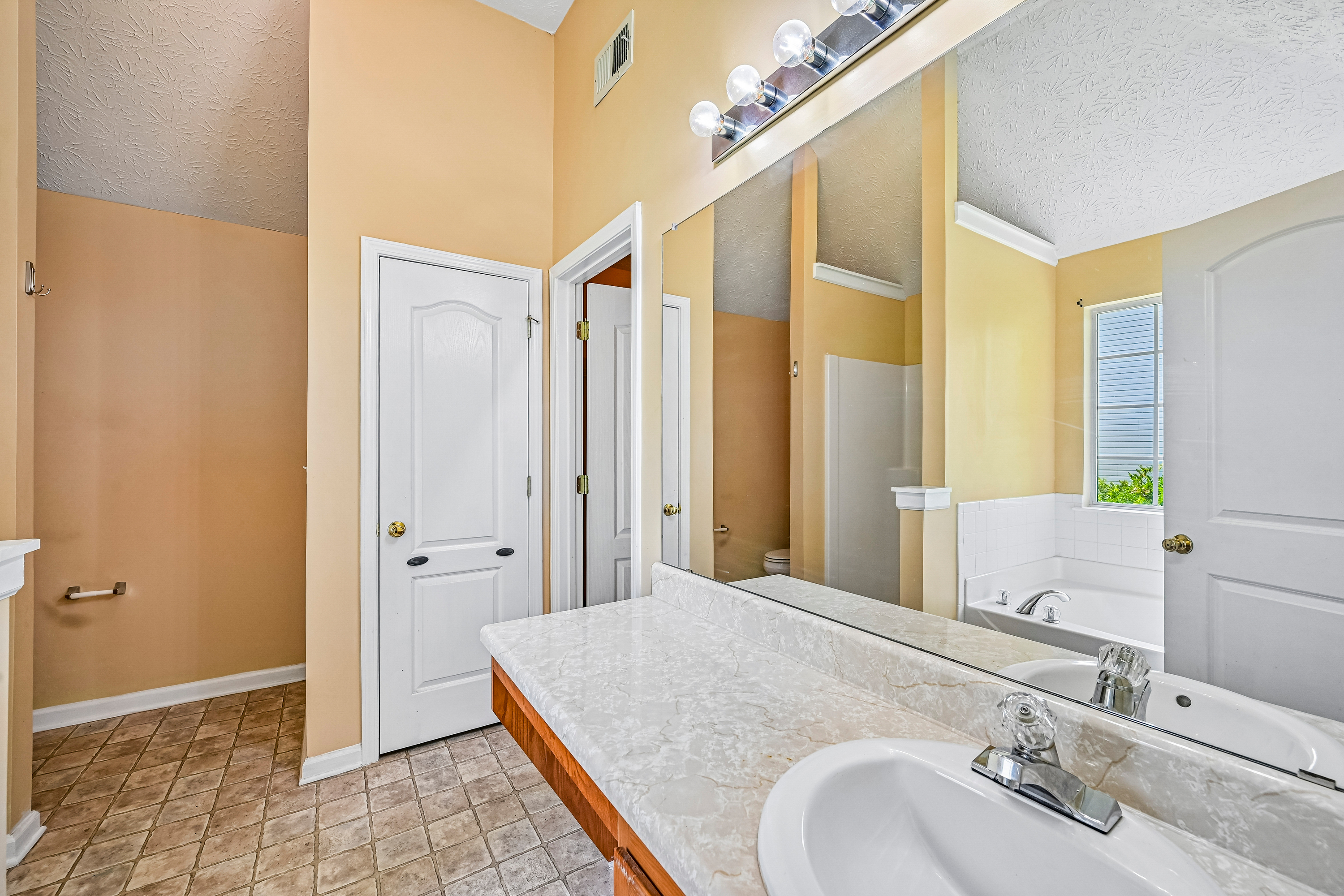 Photo 27 of 44 of 2083 Dylan Ct, Ellenwood, GA