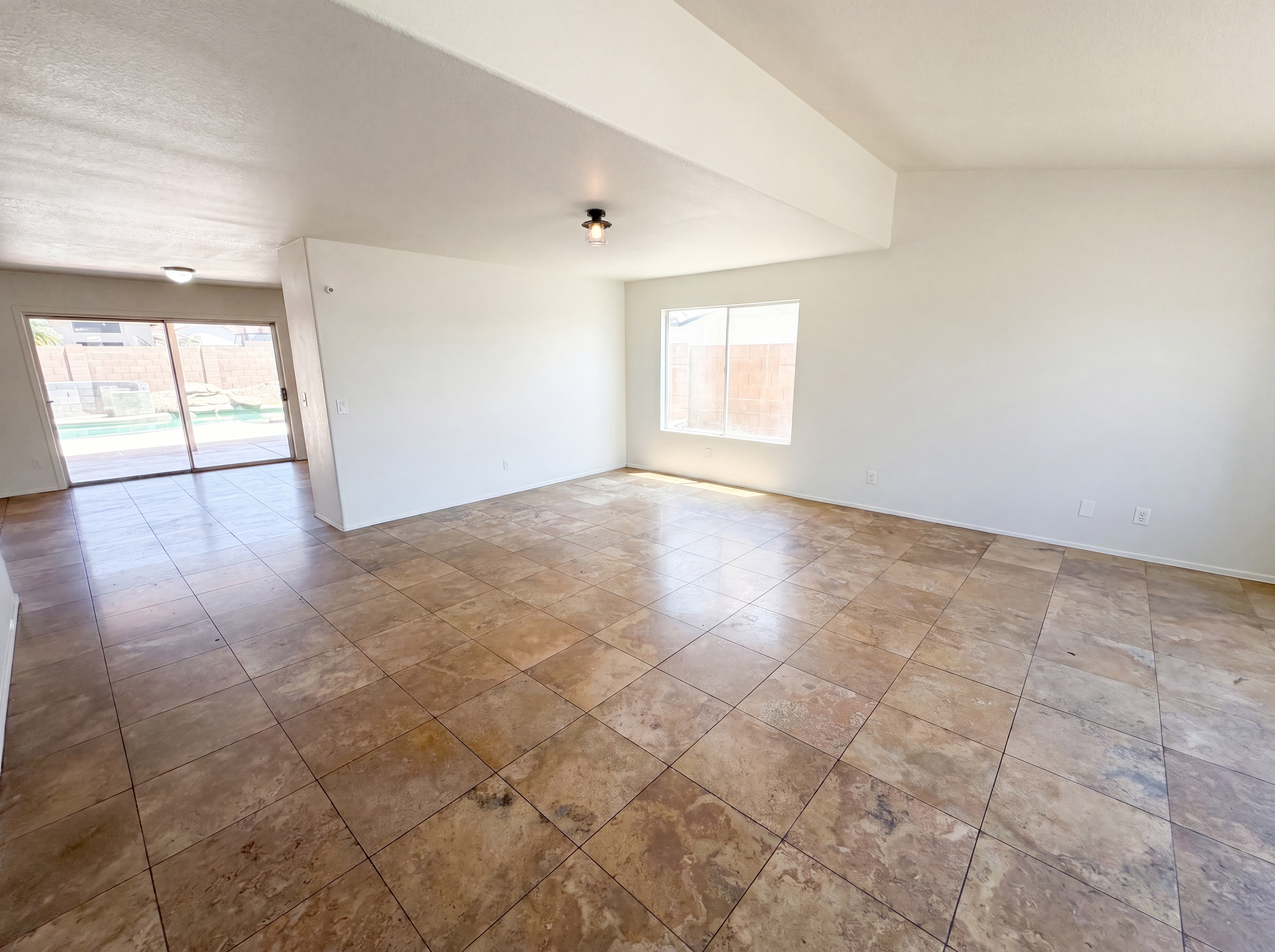 Photo 8 of 29 of 10860 W Lone Cactus Dr, Peoria, AZ