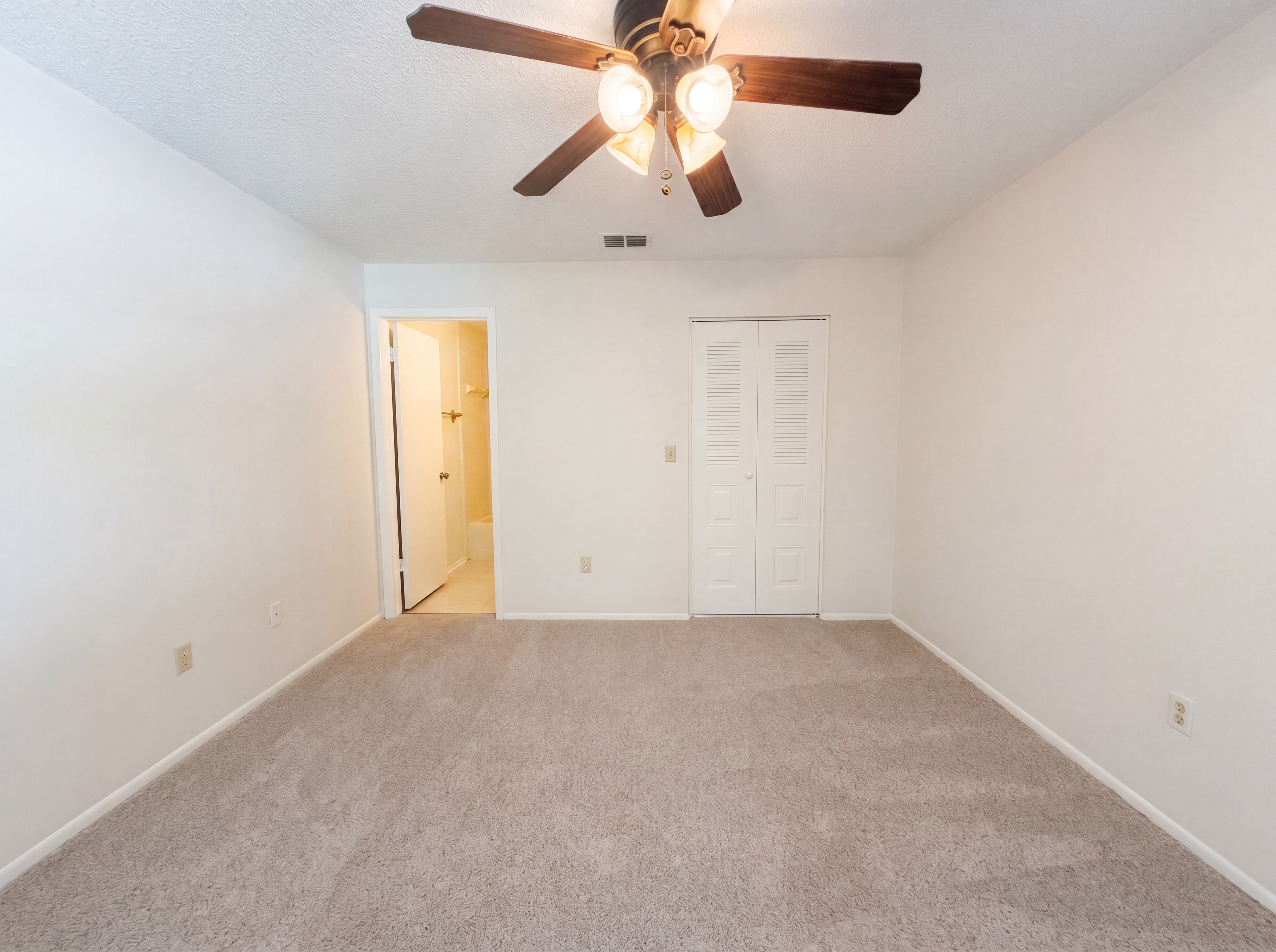 Photo 15 of 27 of 5720 Kneeland Ln, Tampa, FL