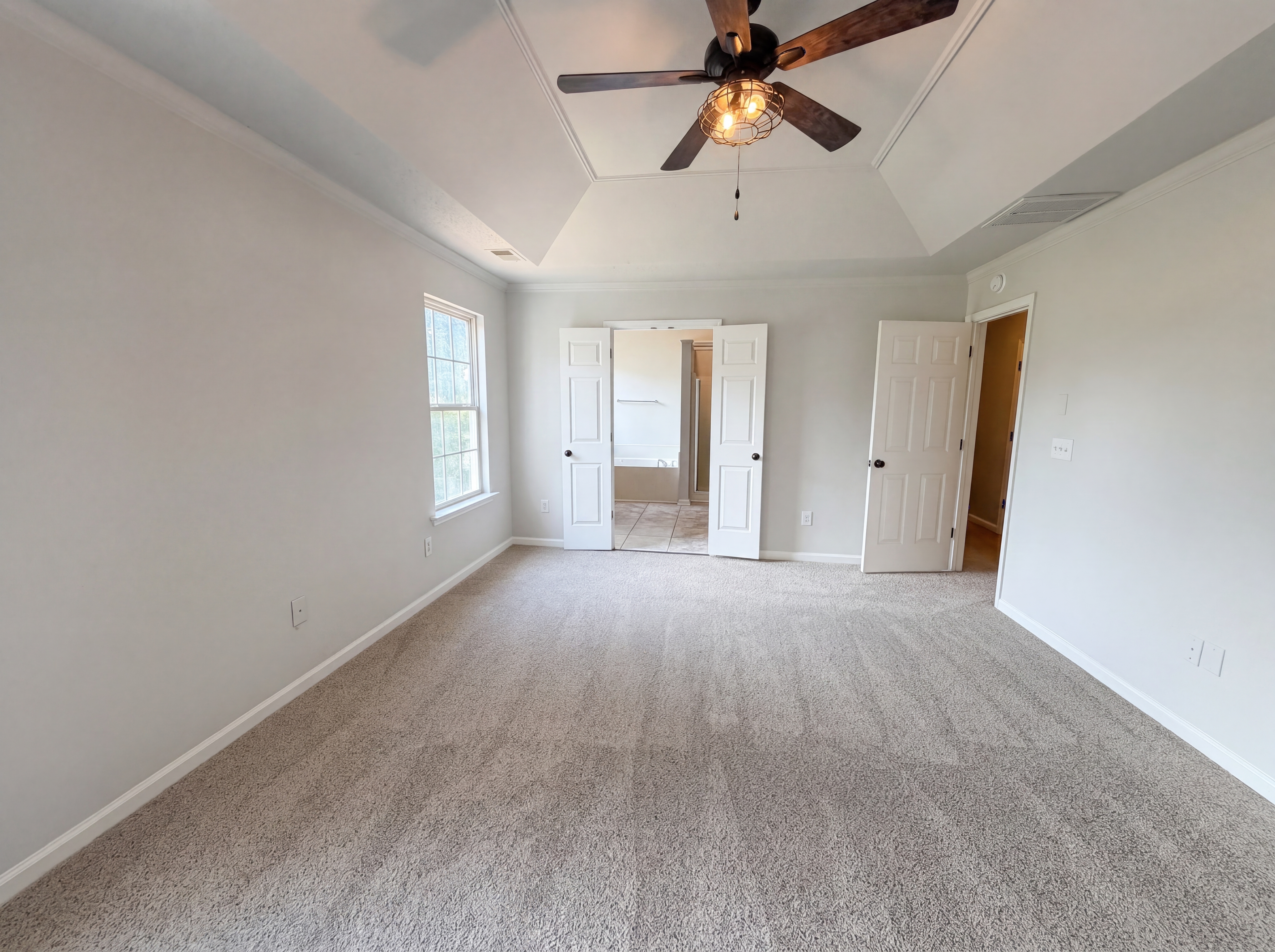 Photo 4 of 26 of 9 Bluff Ridge Ct, Greenville, SC