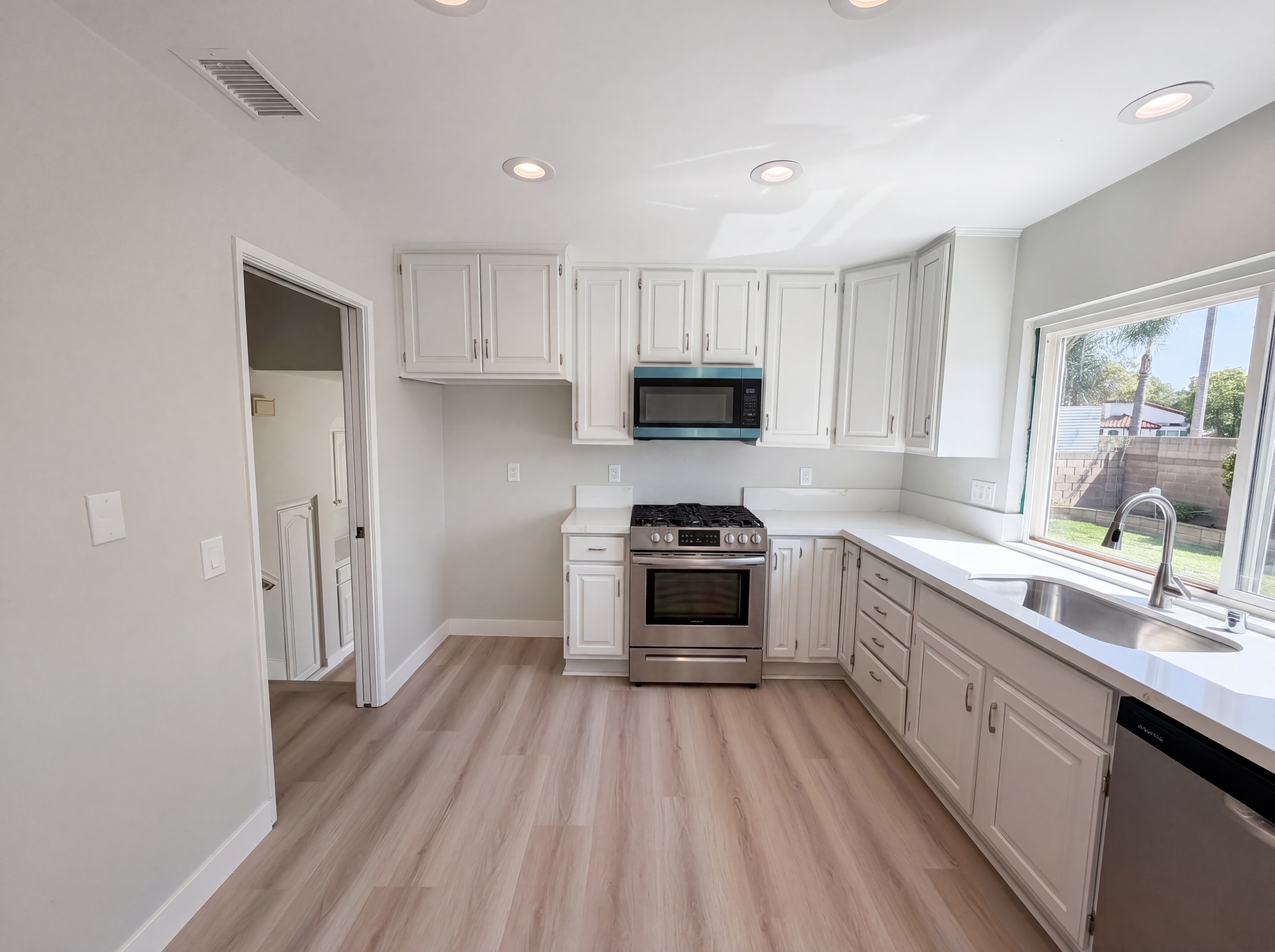 Photo 10 of 25 of 2334 W Chandler Ave, Santa Ana, CA