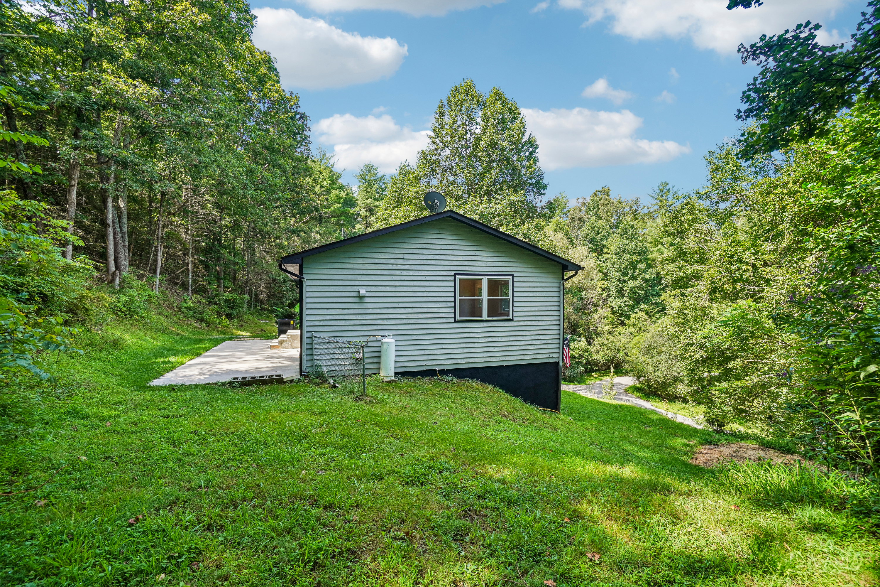 Photo 42 of 46 of 19 Jupiter Hts, Weaverville, NC