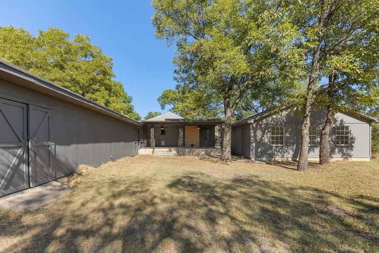Photo 27 of 30 - 1404 Stanwood Ave, Cleburne, TX 76033