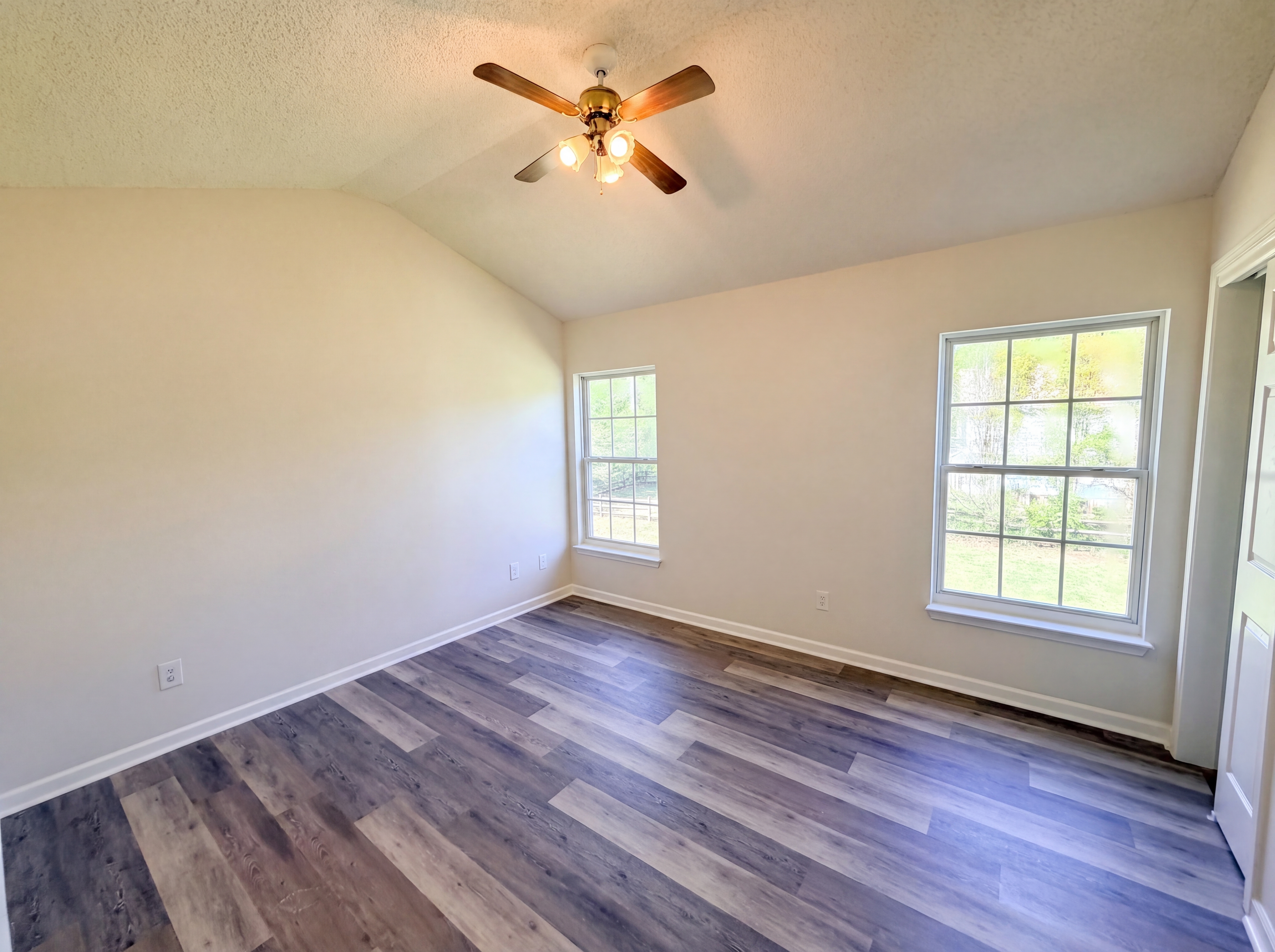 Photo 12 of 18 of 6032 Briggs Dr, Charlotte, NC