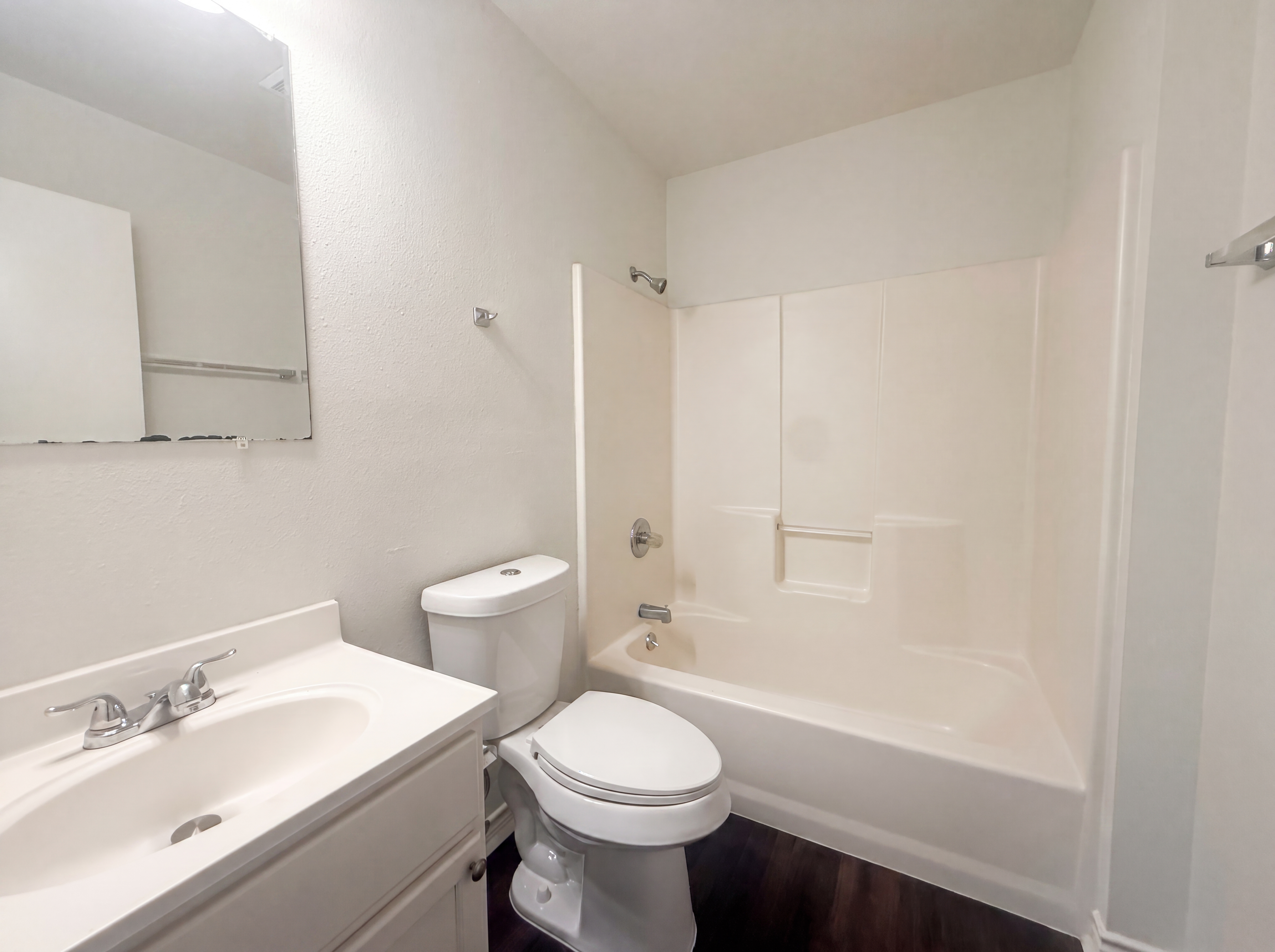 Photo 10 of 15 of 721 Roosevelt Dr, Seguin, TX