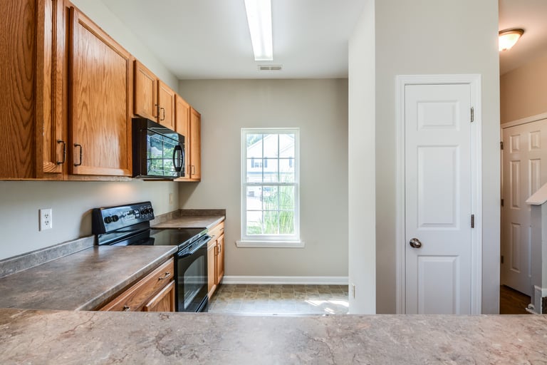 Photo 4 of 17 - 620 Woodson Dr, Clayton, NC 27527