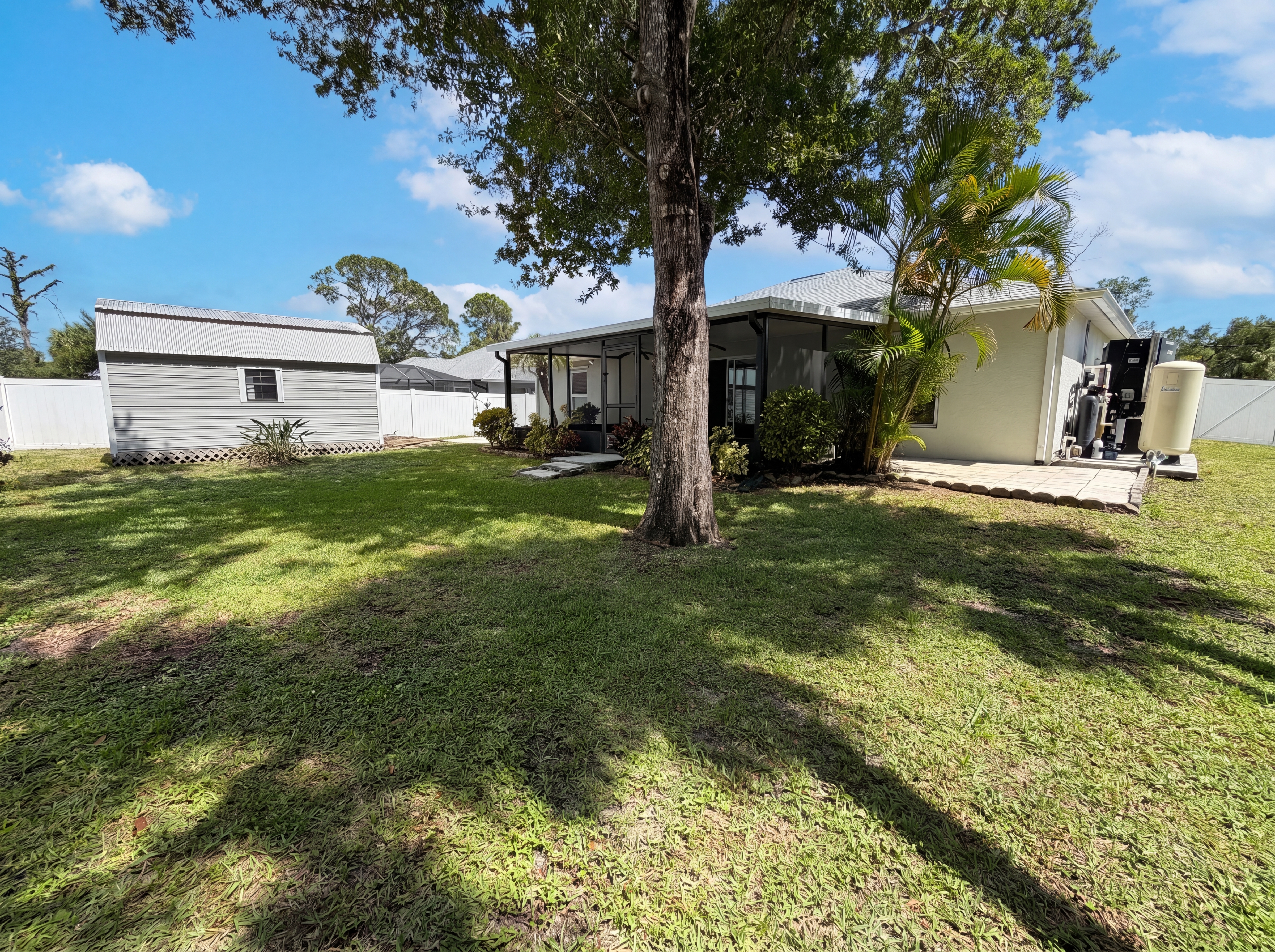 Photo 5 of 26 of 4790 Londel Ave, North Port, FL