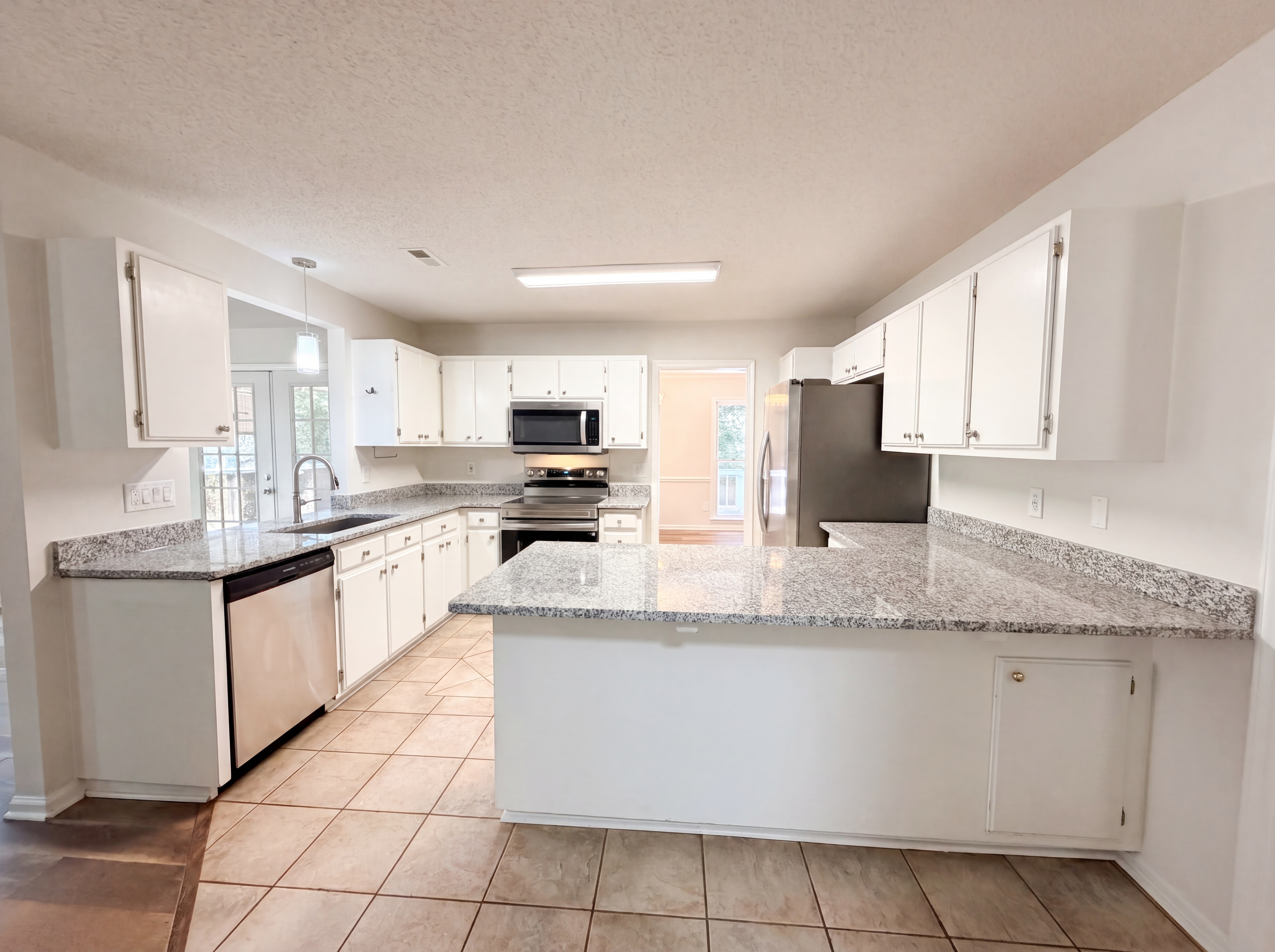 Photo 2 of 19 of 13622 Tynecastle Ln, Matthews, NC