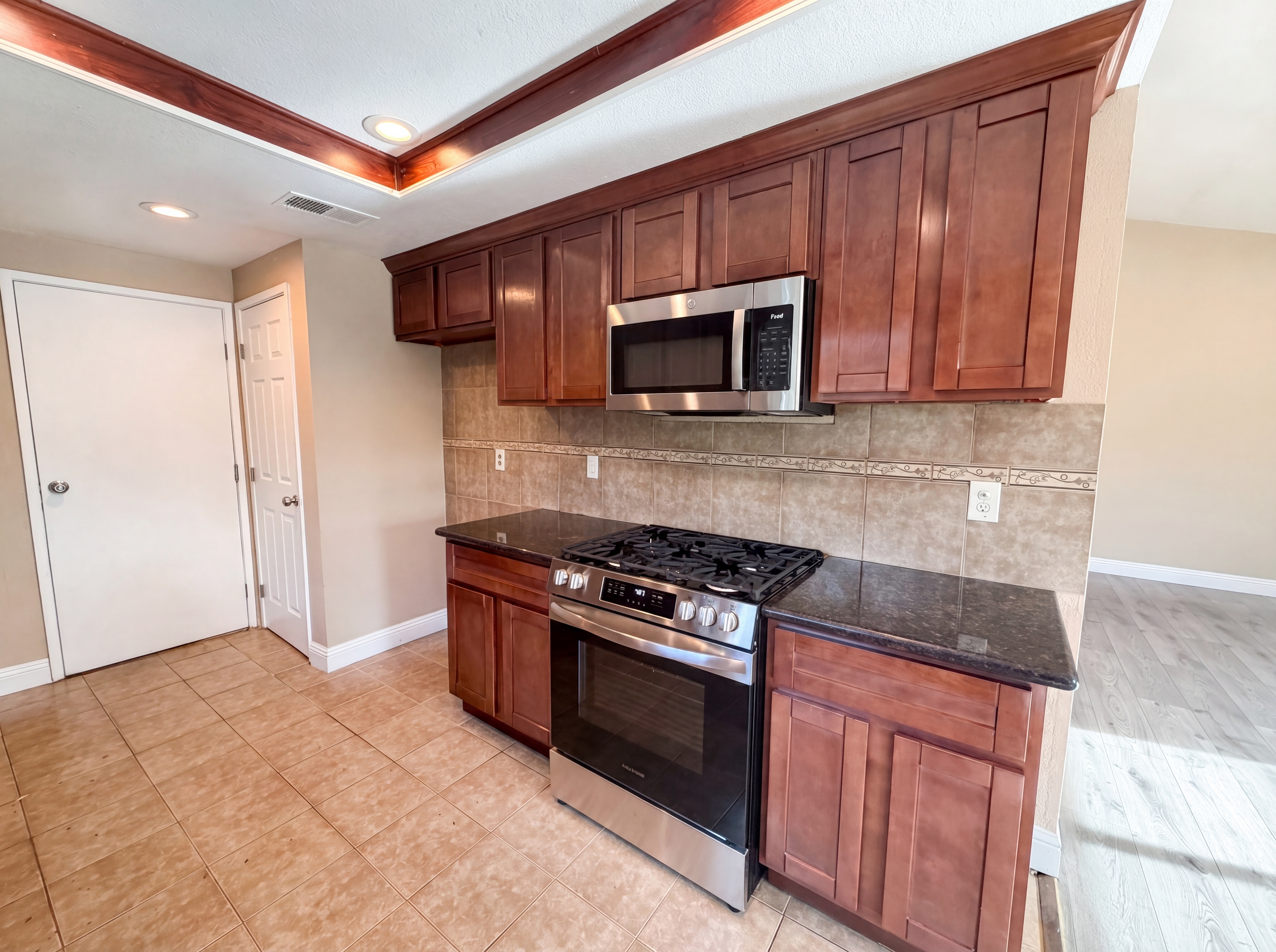 Photo 9 of 20 of 8232 Moorhaven Way, Sacramento, CA