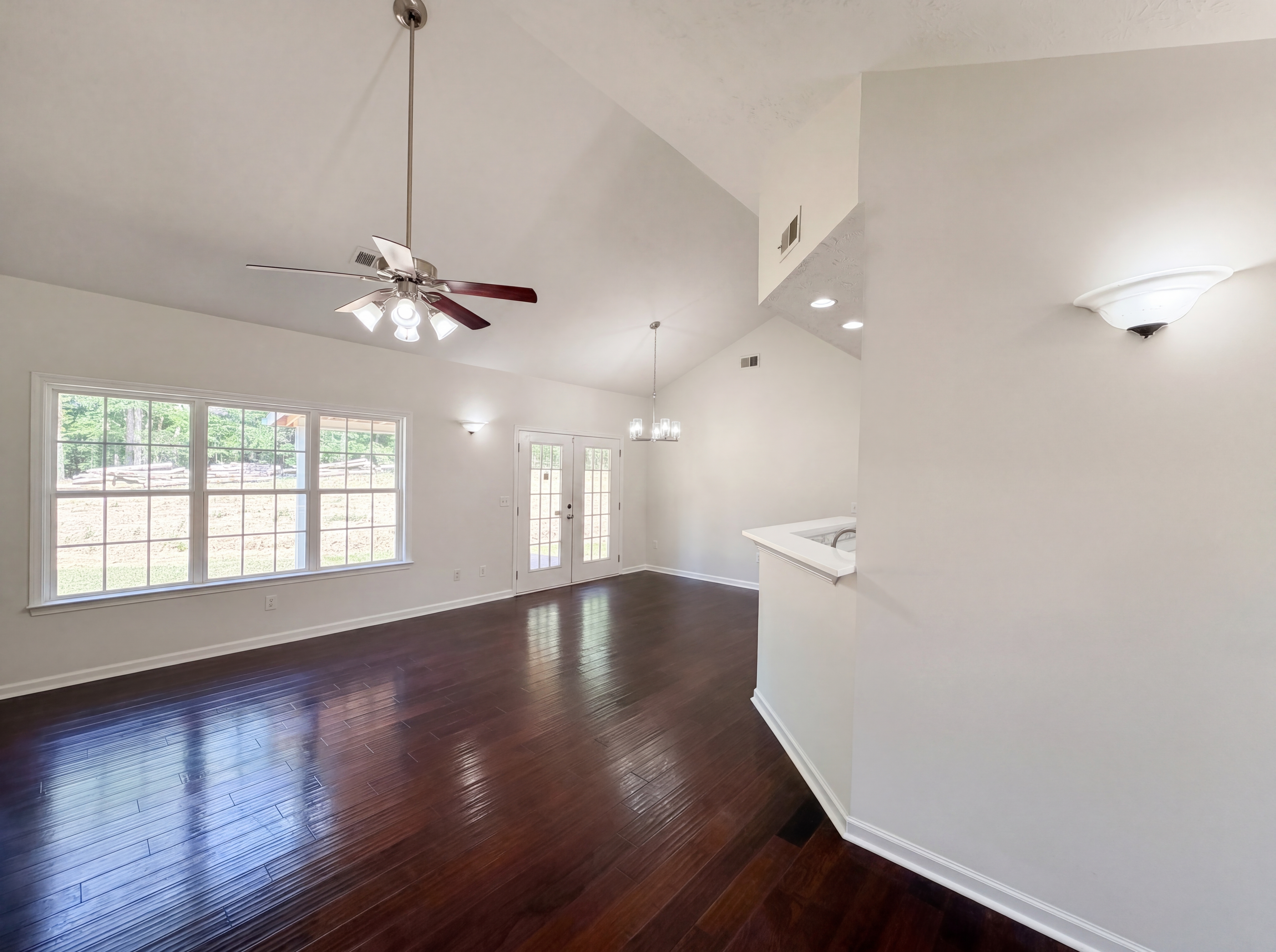 Photo 9 of 26 of 130 White Acres Dr, Stockbridge, GA