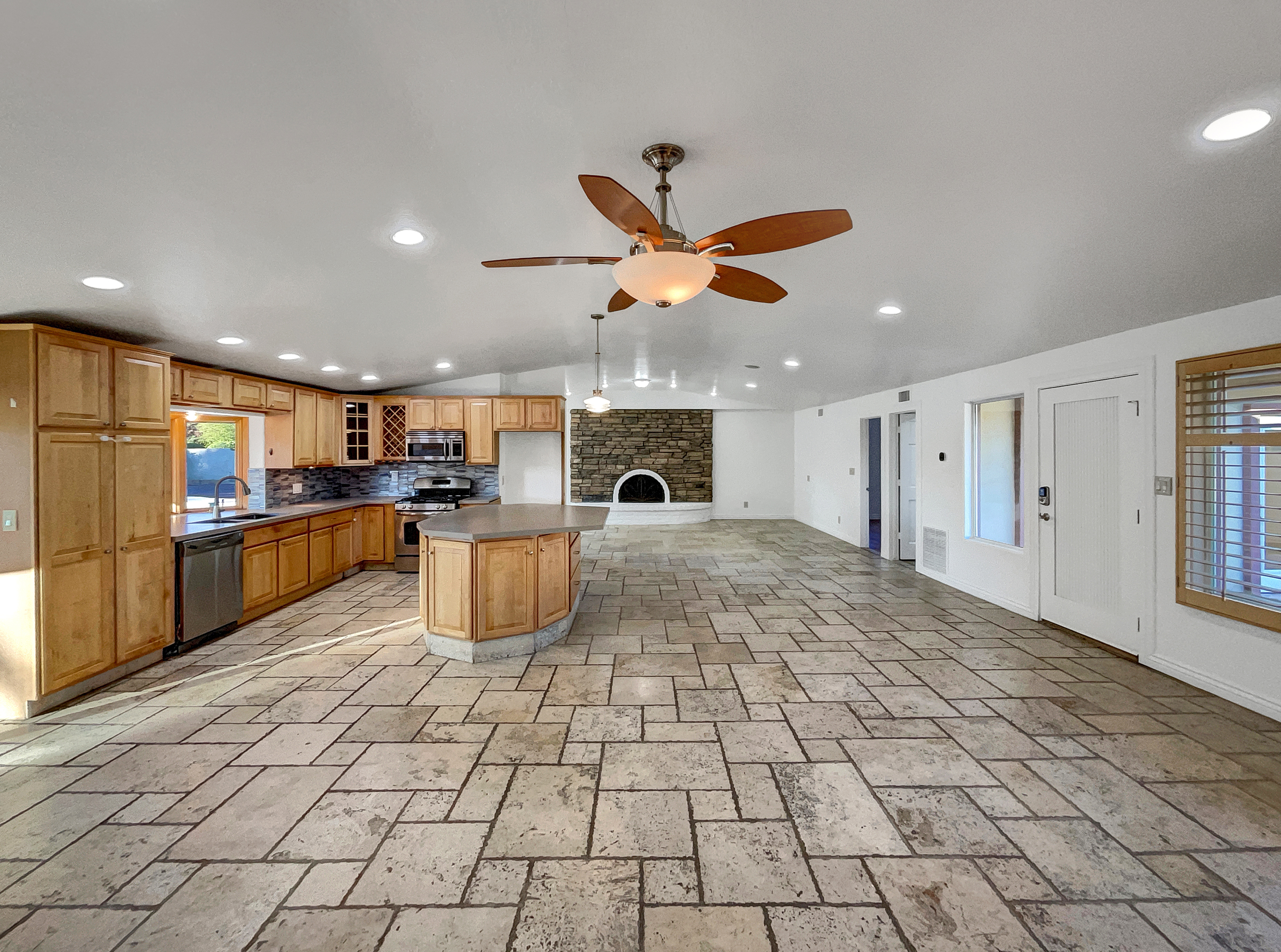 Photo 2 of 18 of 6325 E Sweetwater Ave, Scottsdale, AZ
