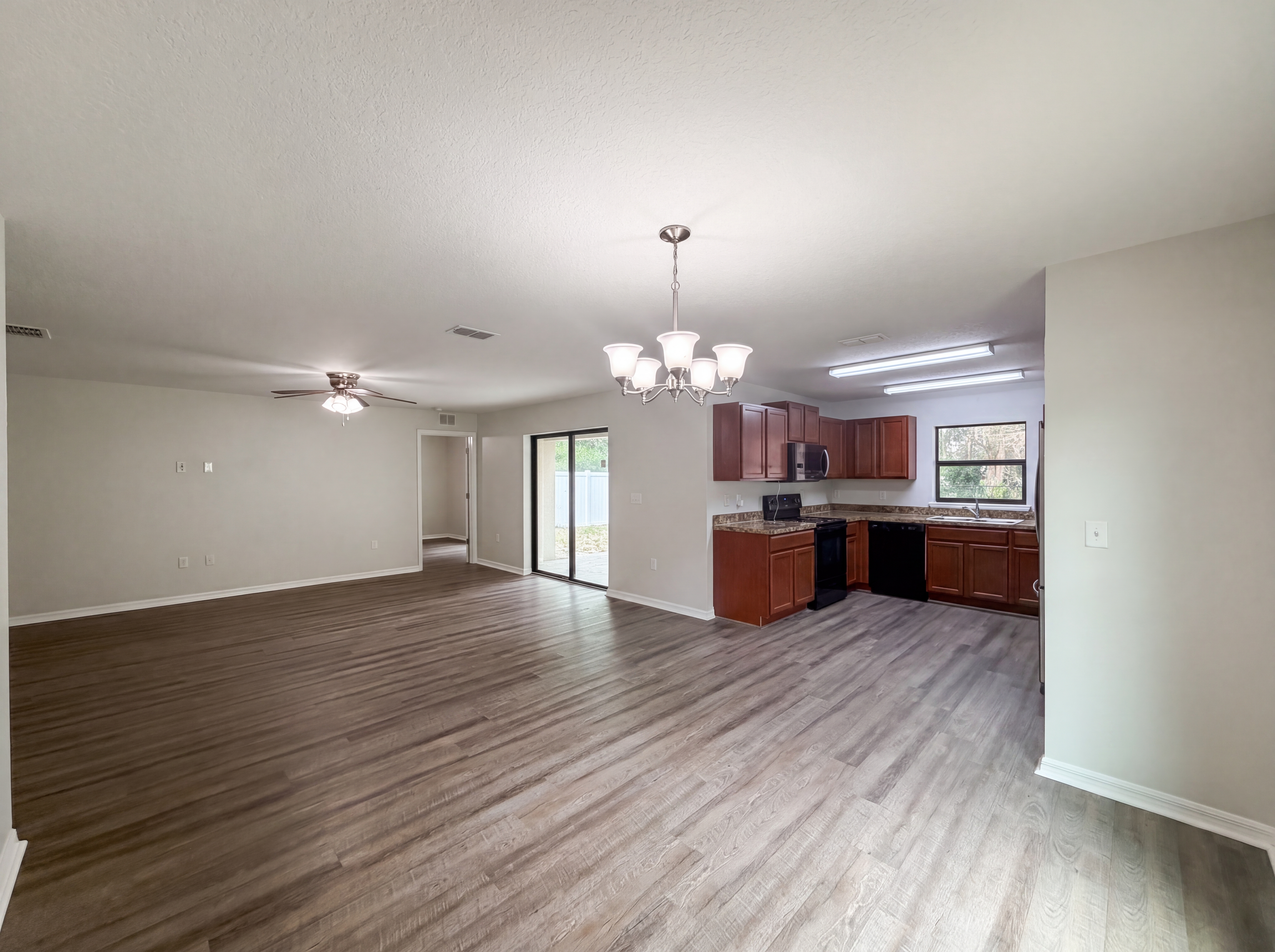 Photo 8 of 21 of 2440 Bracknell Forest Trl, Tavares, FL