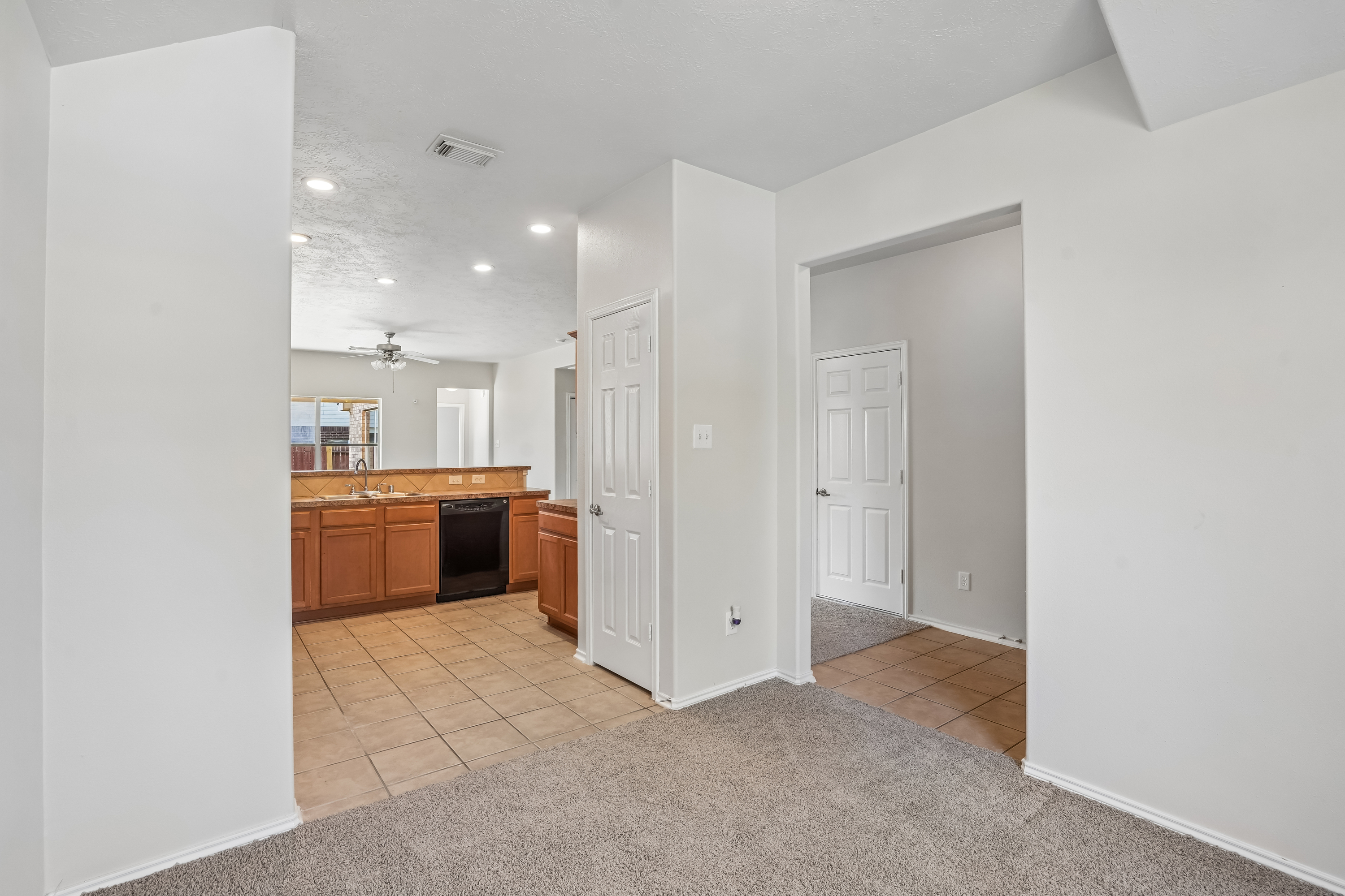 Photo 9 of 37 of 10710 Laurelton Ct, Humble, TX