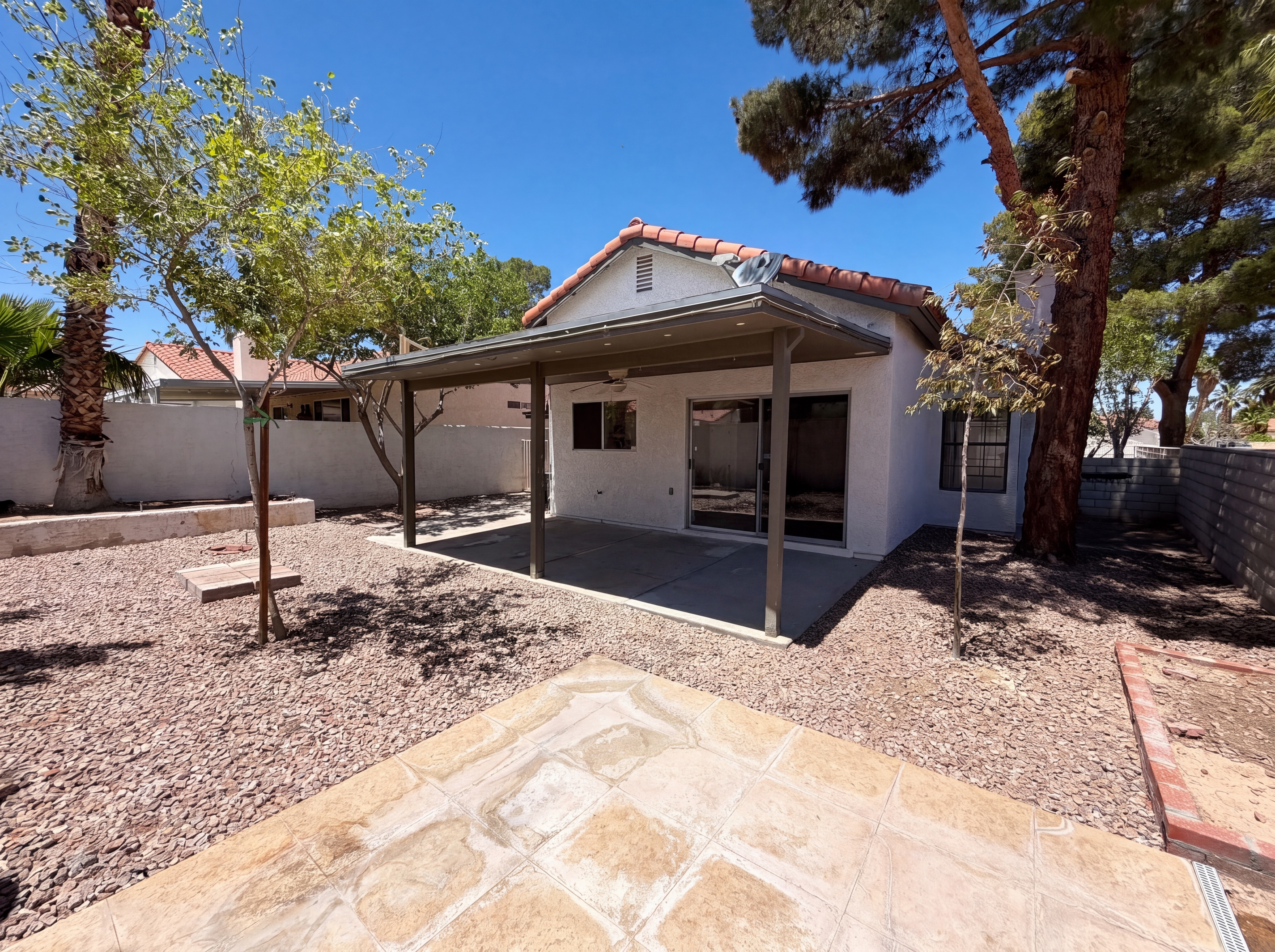 Photo 17 of 21 of 699 Thousand Oaks Dr, Las Vegas, NV