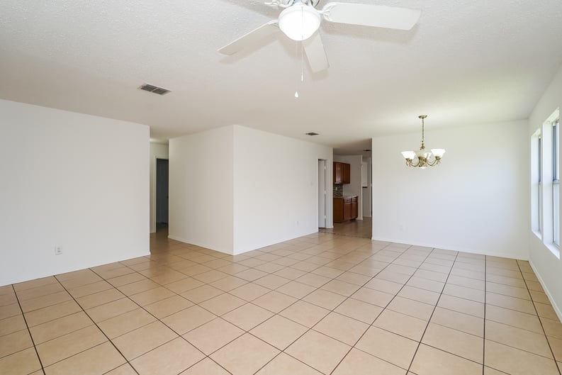 Property photo 3 of 8717 Hunters Creek Dr