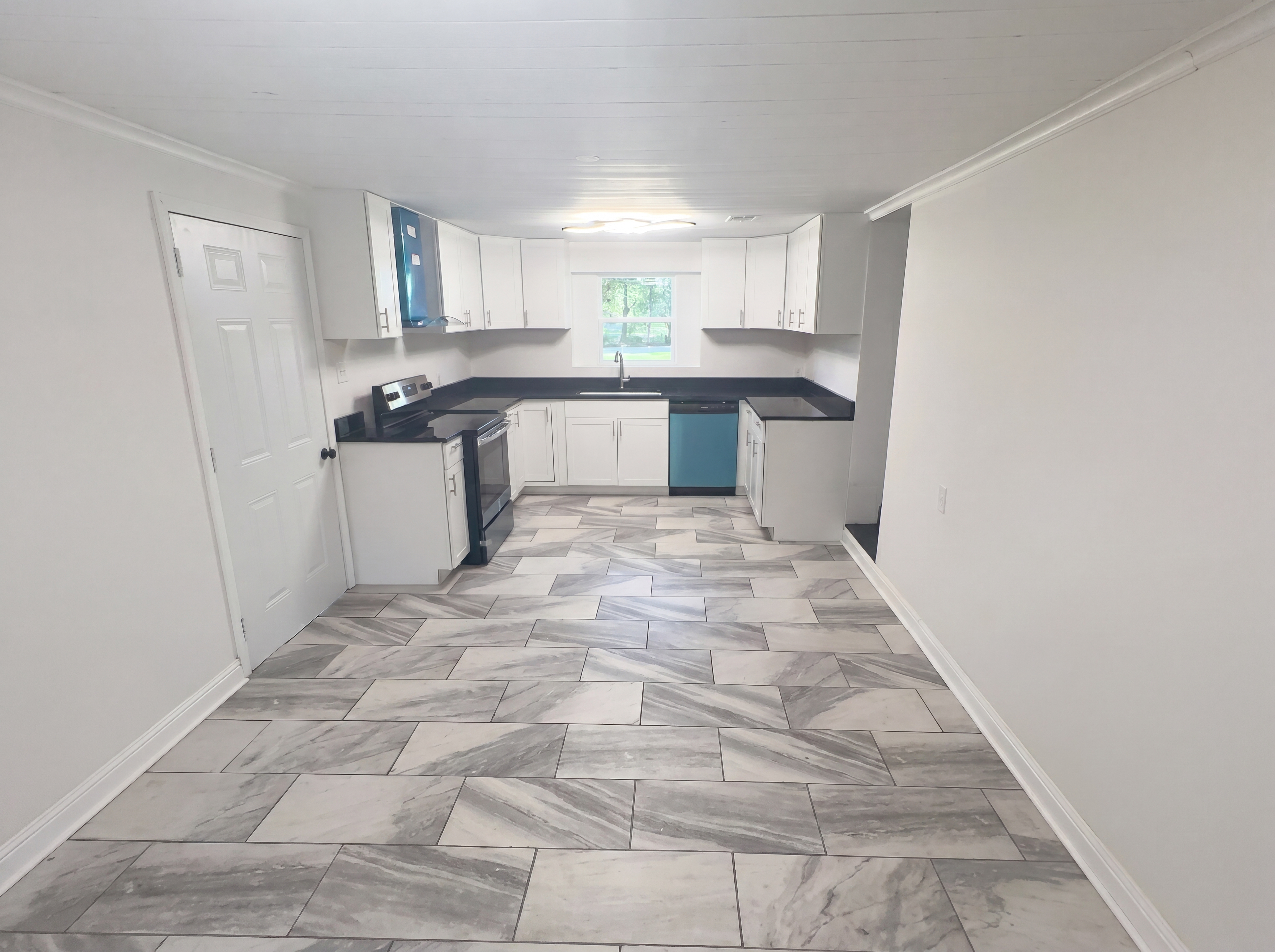 Photo 7 of 21 of 601 Community Dr, Waycross, GA