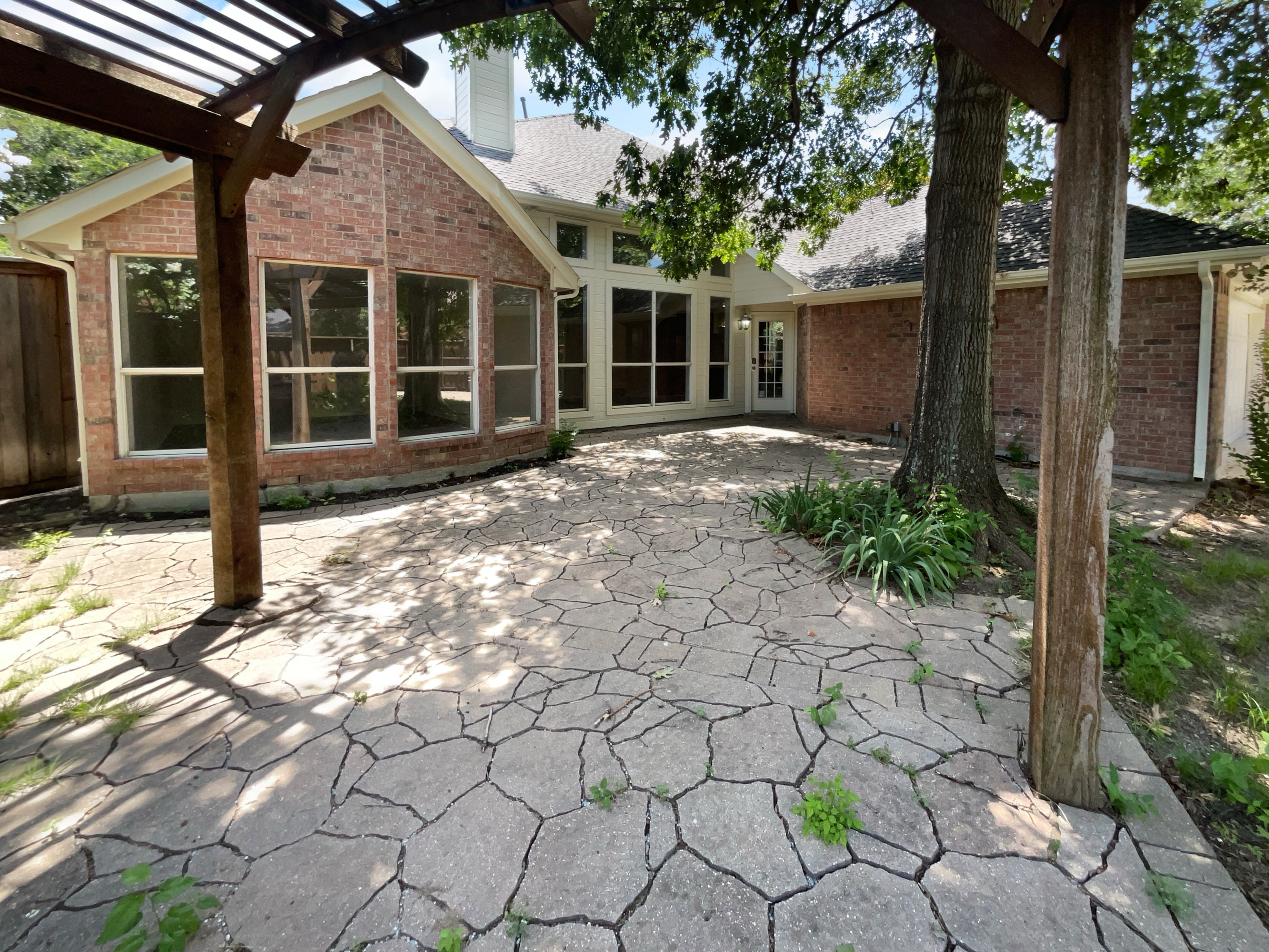 Photo 8 of 27 of 321 Beacon Hill Dr, Allen, TX