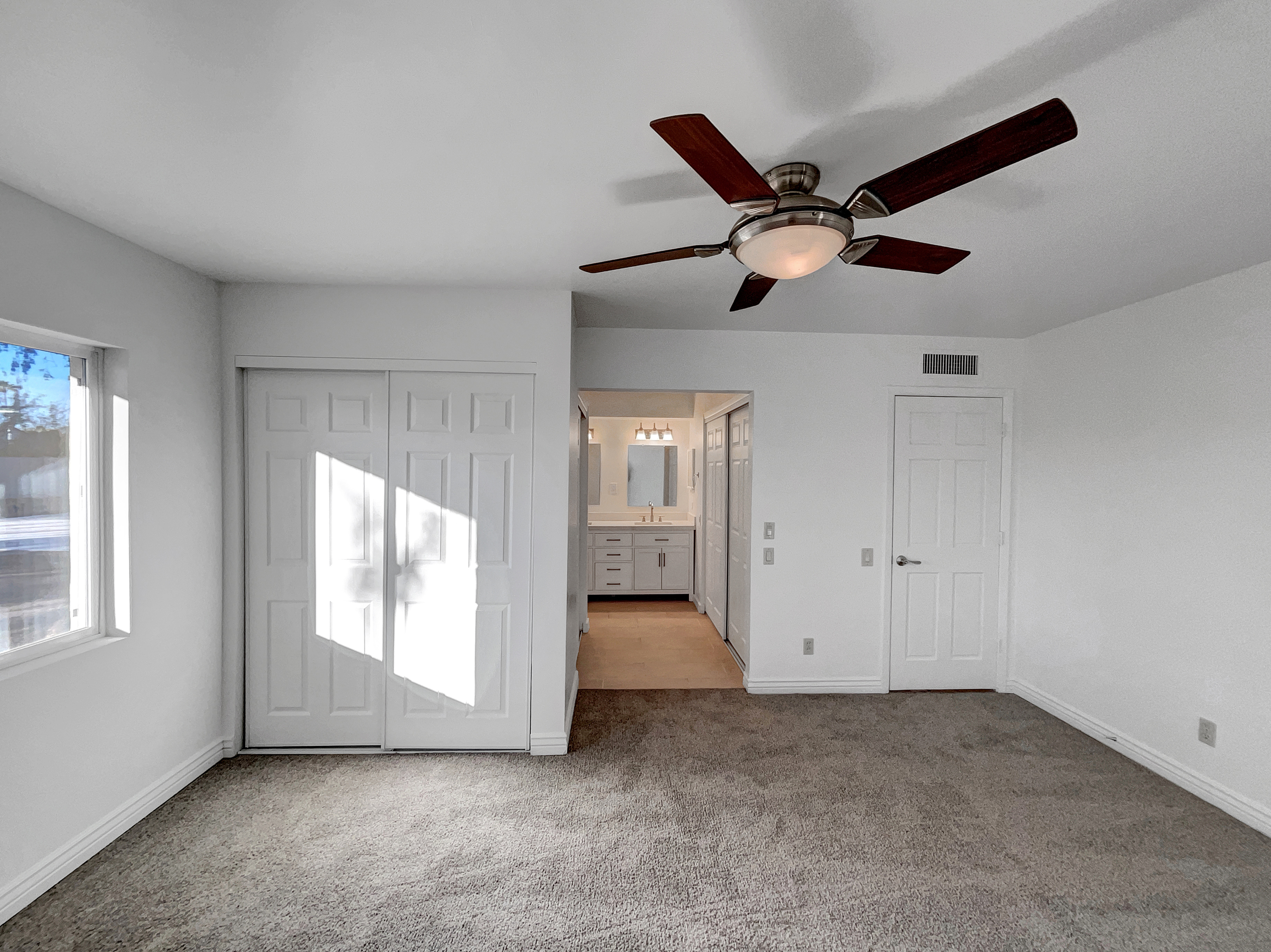 Photo 11 of 18 of 6325 E Sweetwater Ave, Scottsdale, AZ
