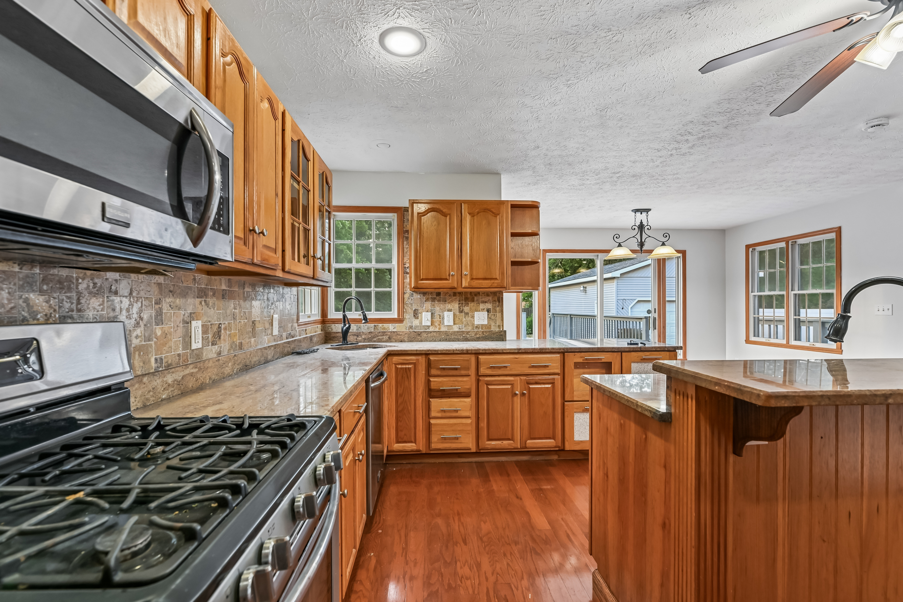 Photo 19 of 42 of 2145 Overland Ave NE, Warren, OH
