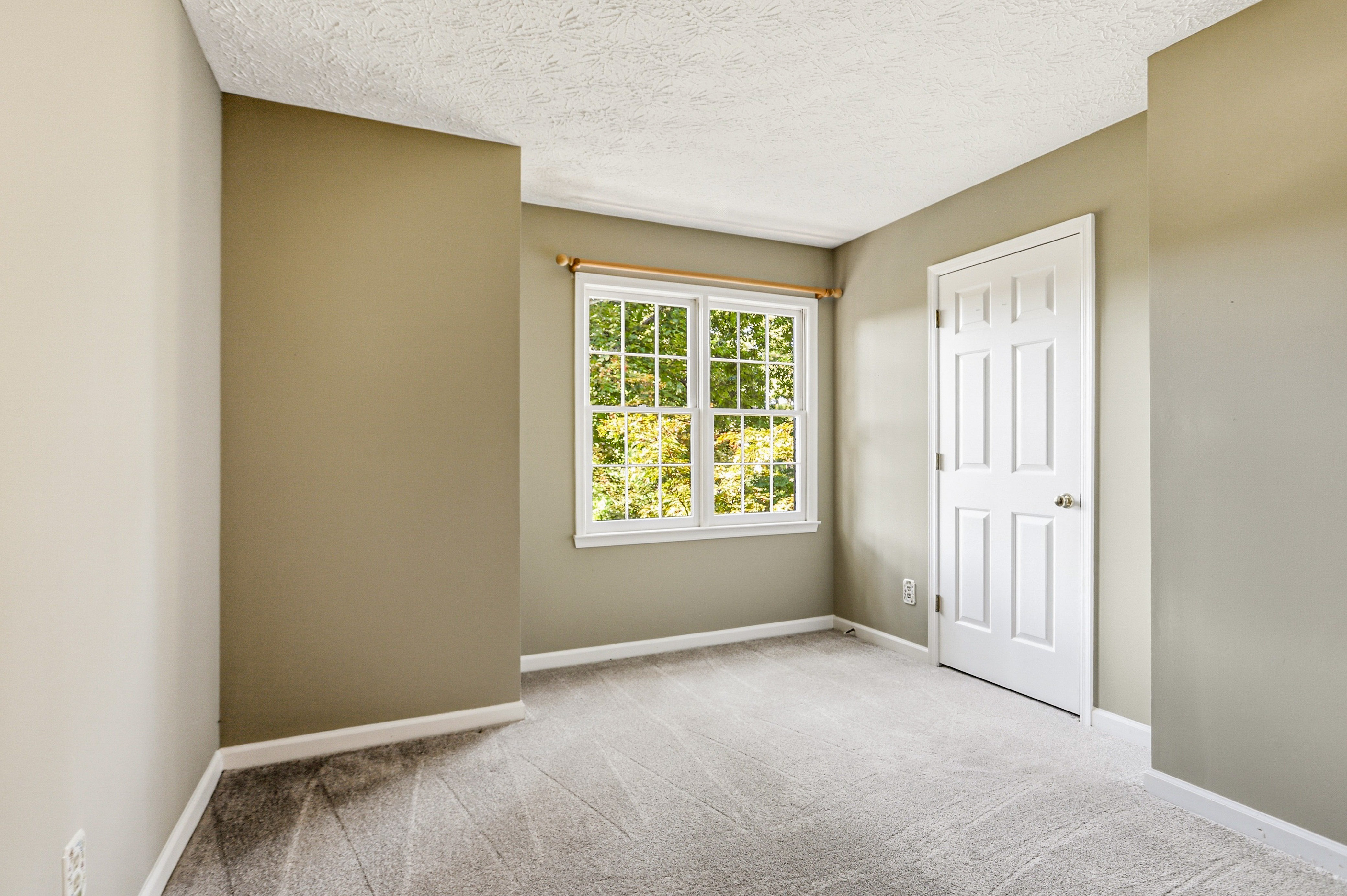 Photo 18 of 56 of 2696 S Arbor Dr, Marietta, GA