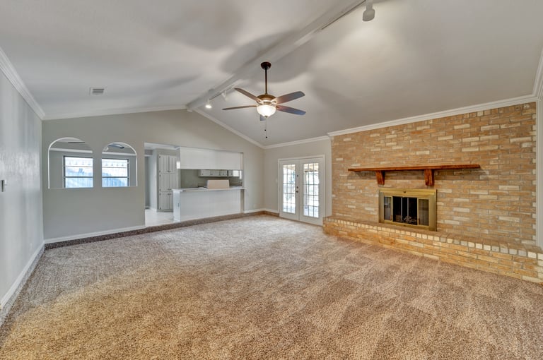 Photo 10 of 23 - 5805 Trail Crest Dr, Arlington, TX 76017