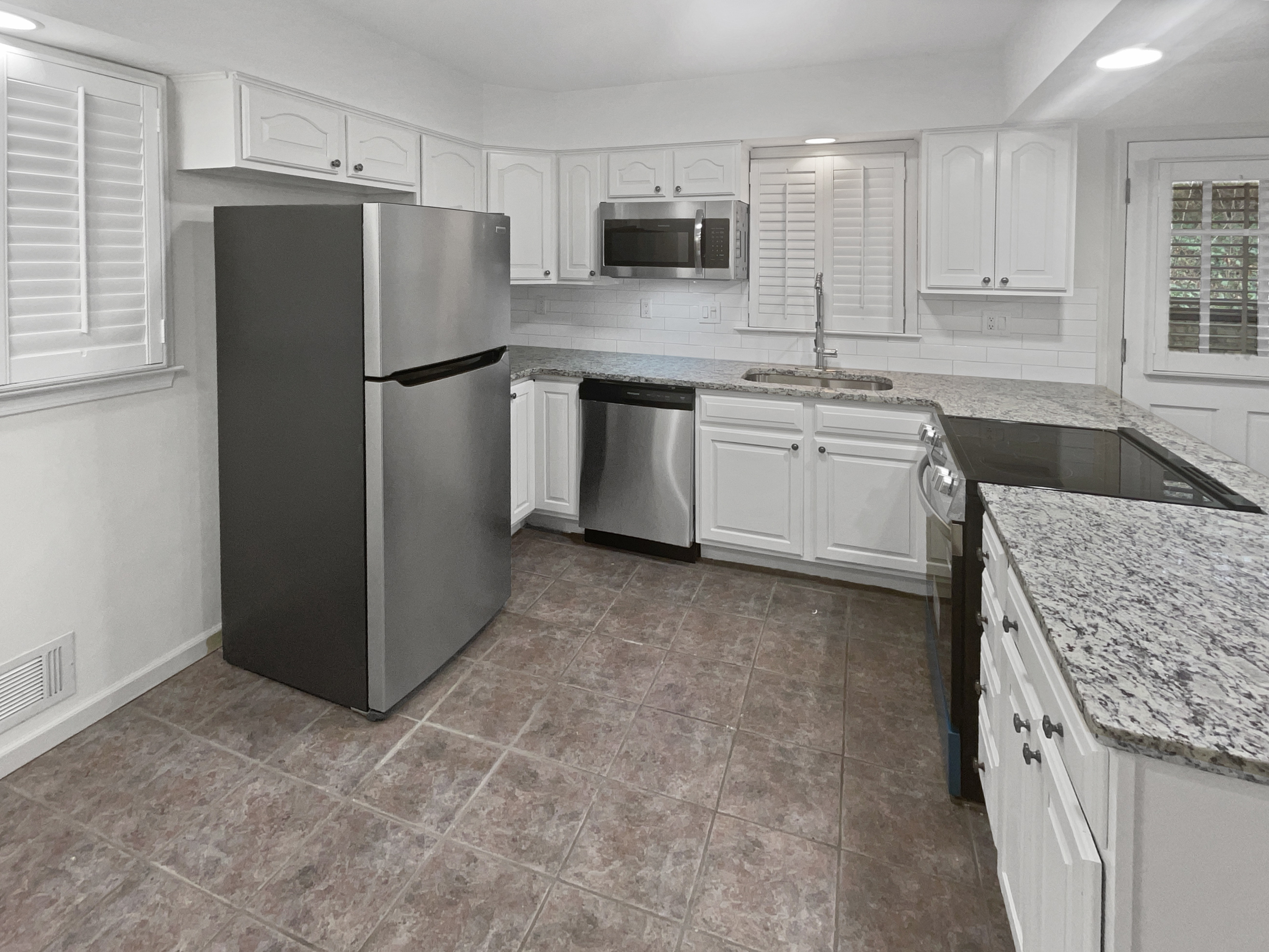 Photo 2 of 26 of 3969 Briaridge Cir, Atlanta, GA