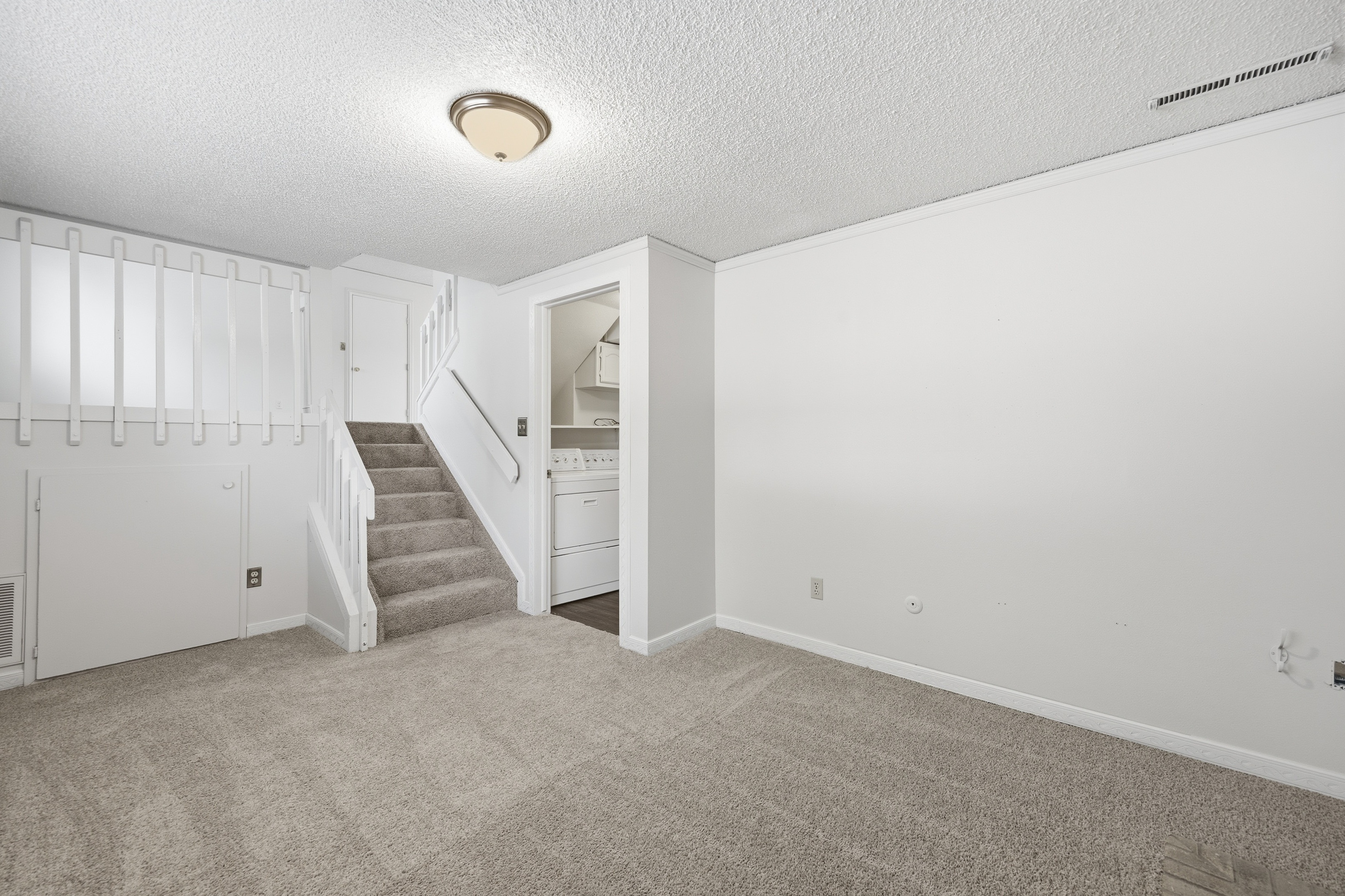 Photo 9 of 34 of 3045 Zephyr Dr, Colorado Springs, CO
